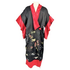 Antique Evening kimono in taffeta embroidered with chinoiseries - France Circa 1920