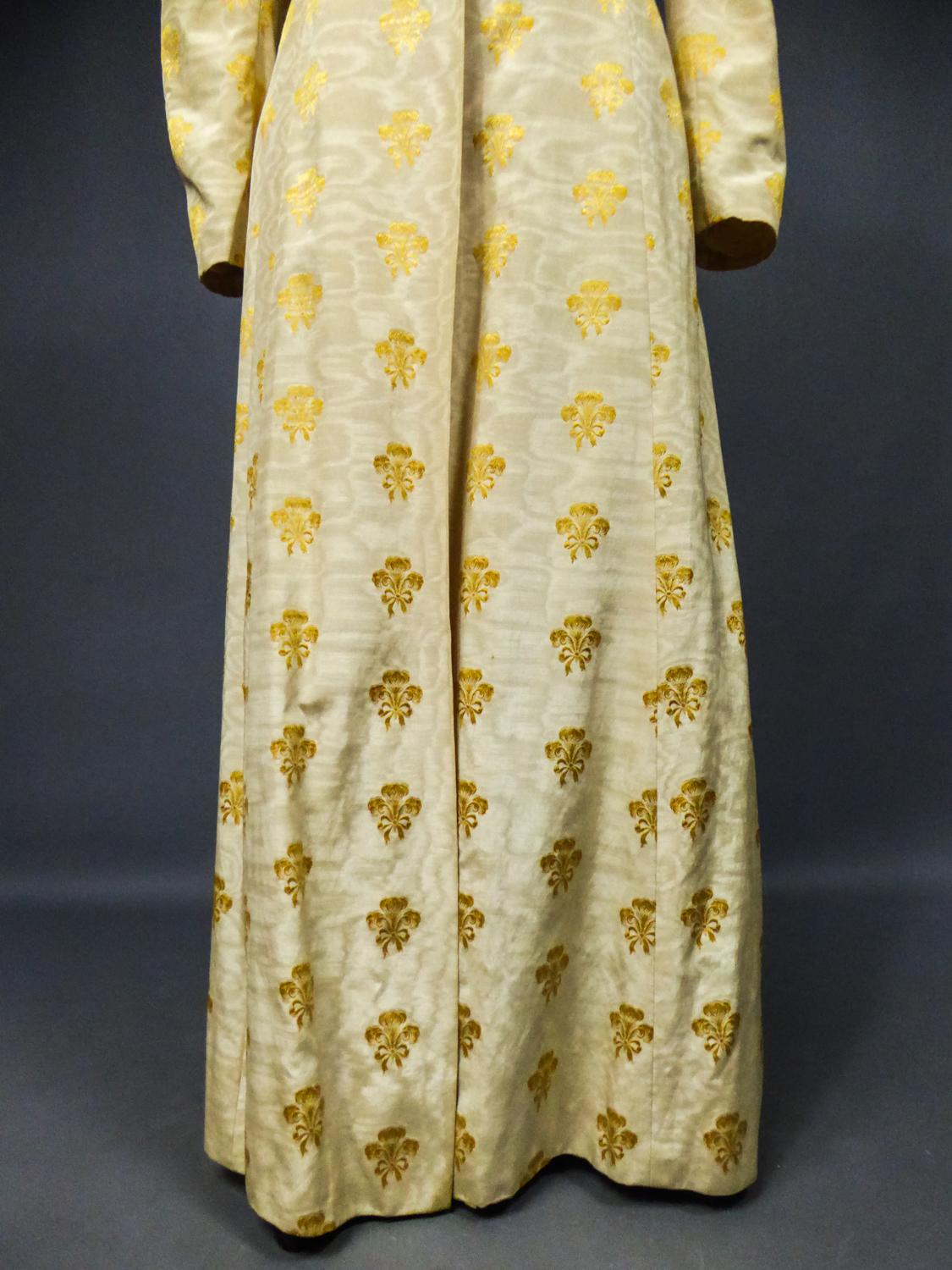Evening or Interior Coat in Yellow Façonné Silk Moire Circa 1935 im Zustand „Hervorragend“ in Toulon, FR