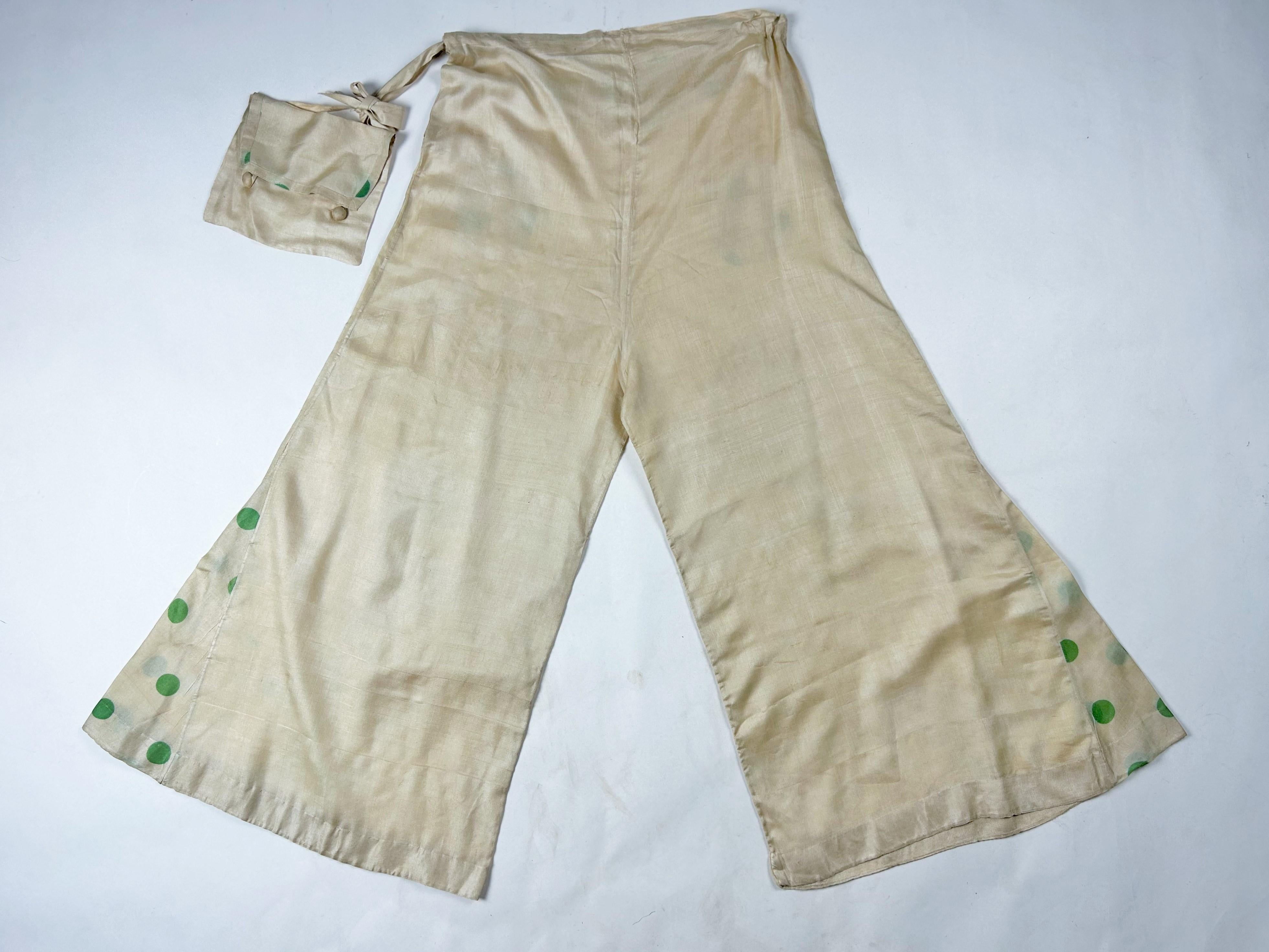 Pyjama du soir en soie imprimée à pois verts - France Circa 1930 en vente 6