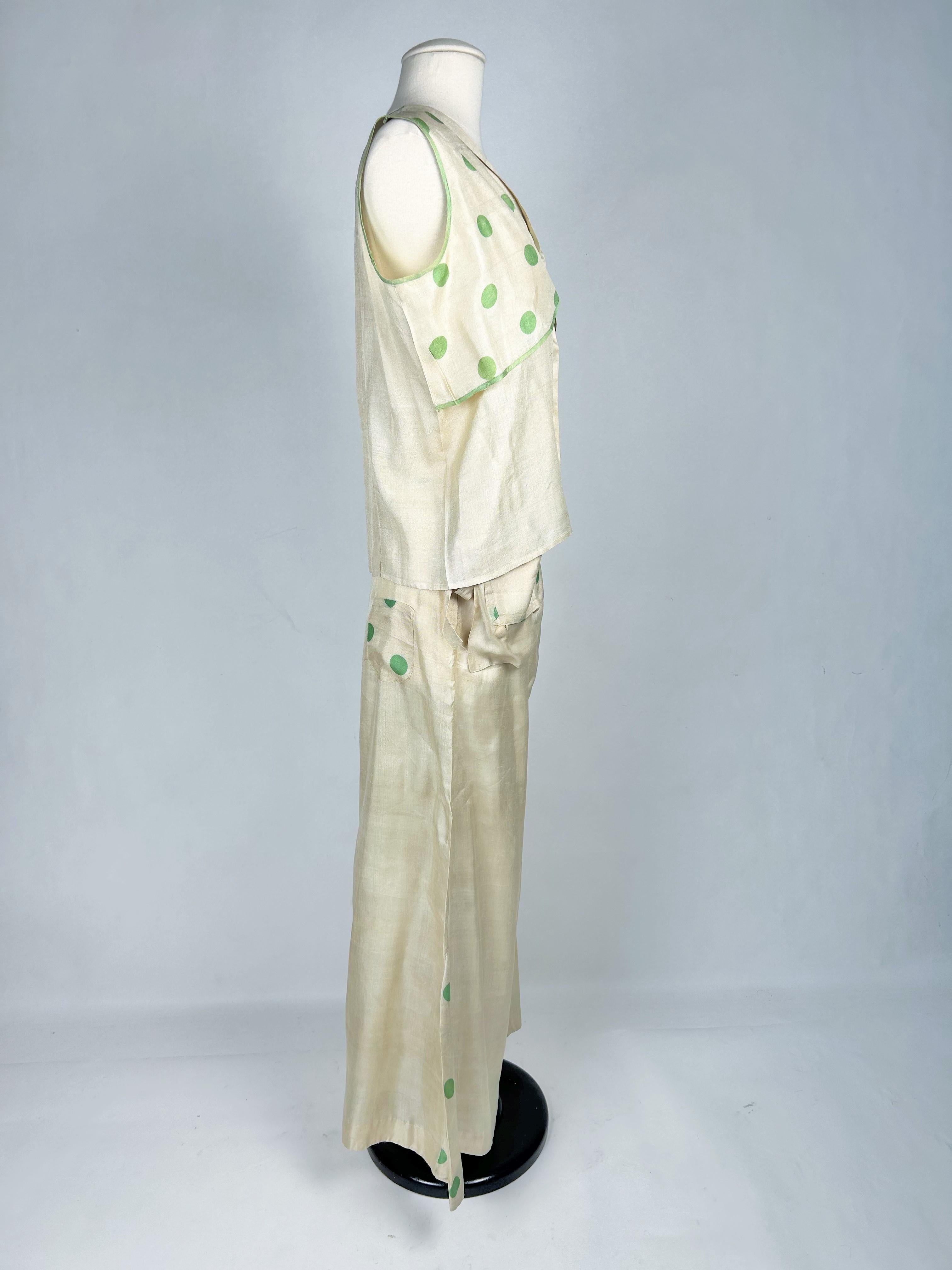 Pyjama du soir en soie imprimée à pois verts - France Circa 1930 Pour femmes en vente
