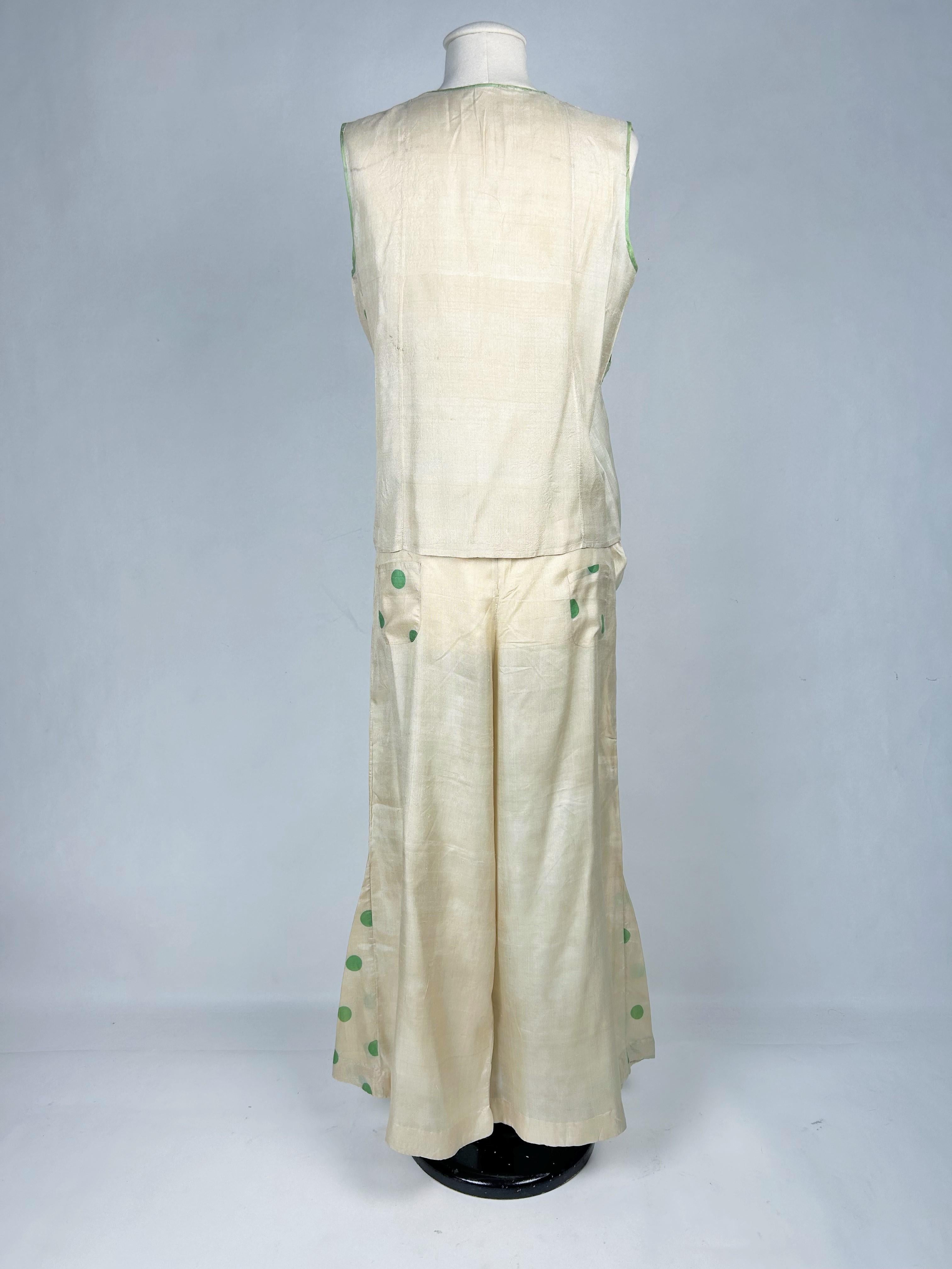 Pyjama du soir en soie imprimée à pois verts - France Circa 1930 en vente 1