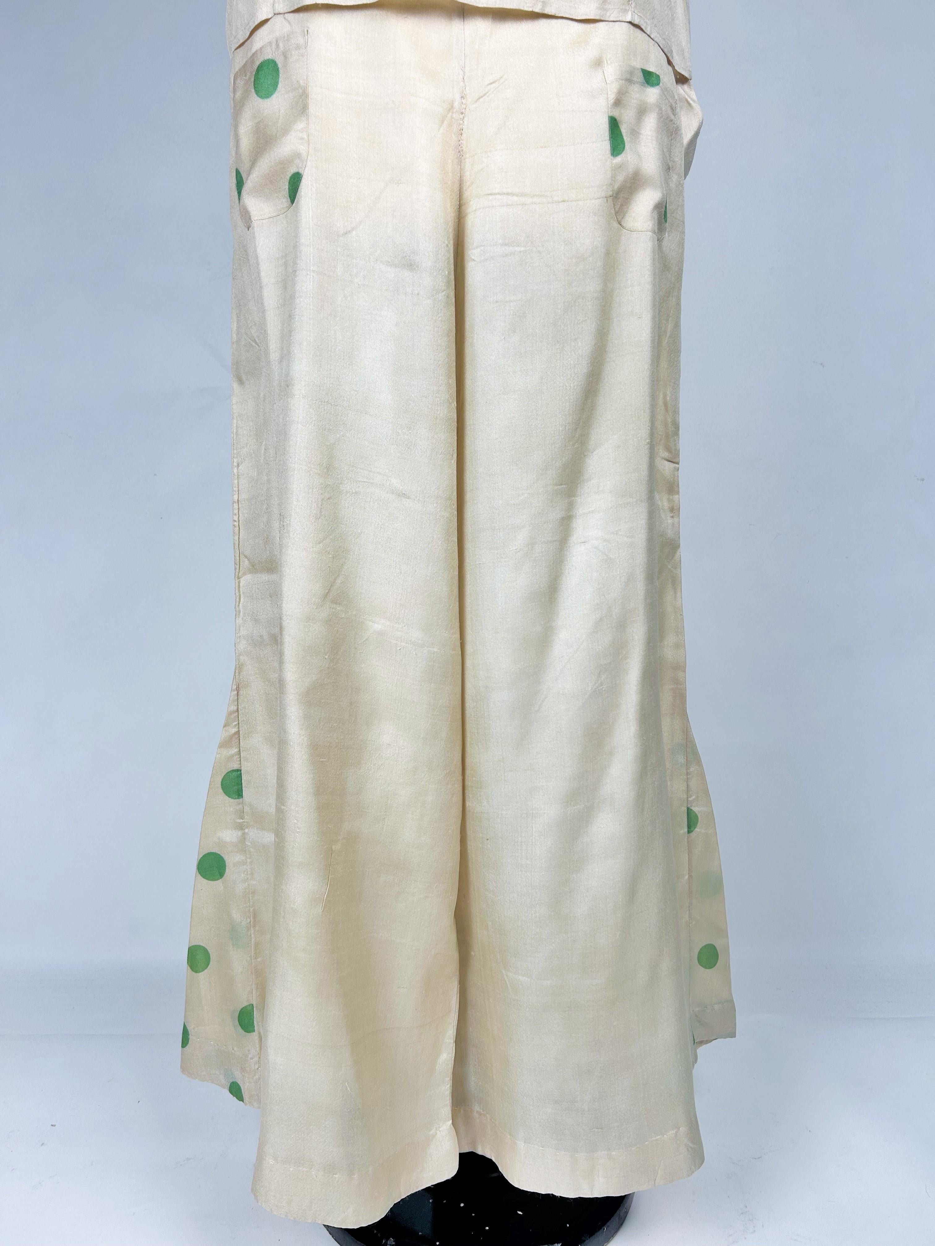 Pyjama du soir en soie imprimée à pois verts - France Circa 1930 en vente 2