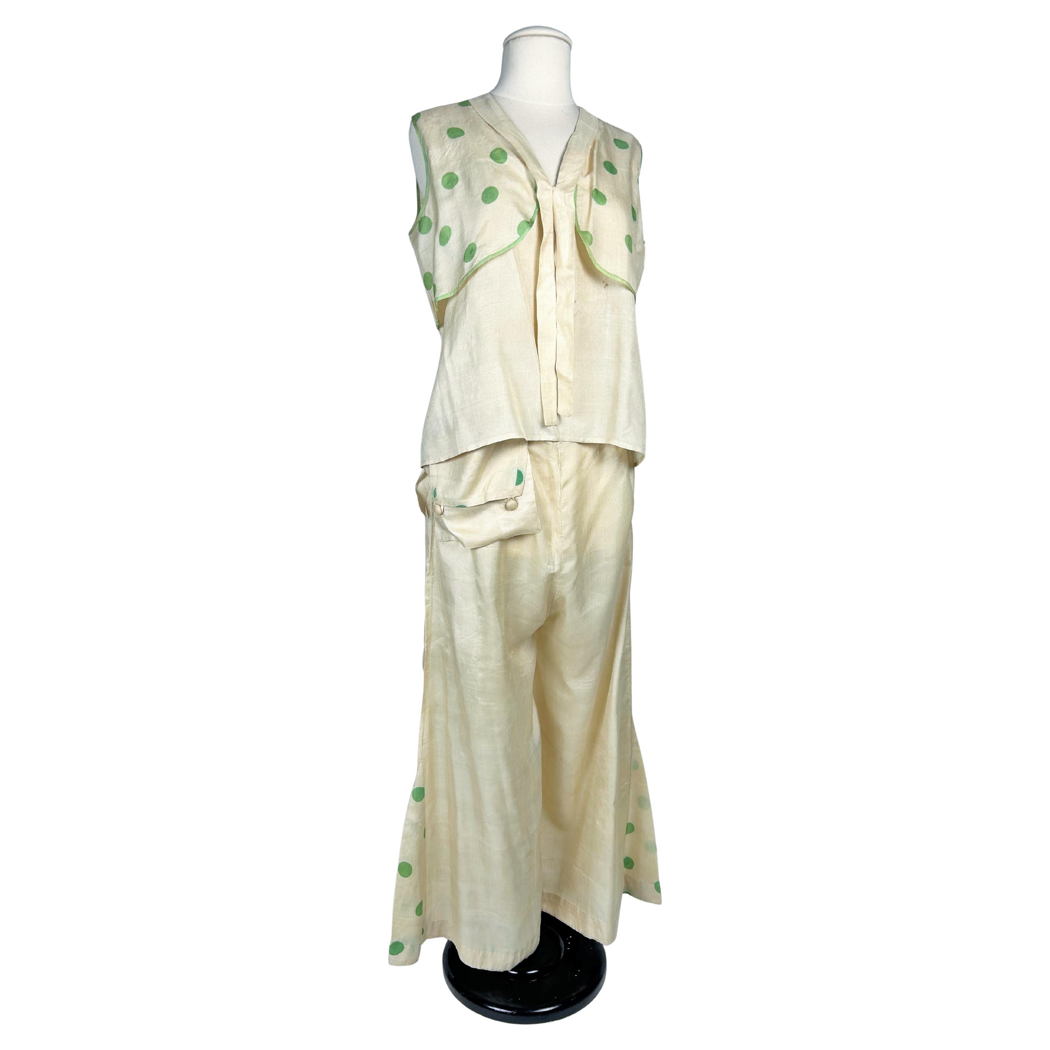 Pijama de noche de seda estampada con lunares verdes - Francia Circa 1930