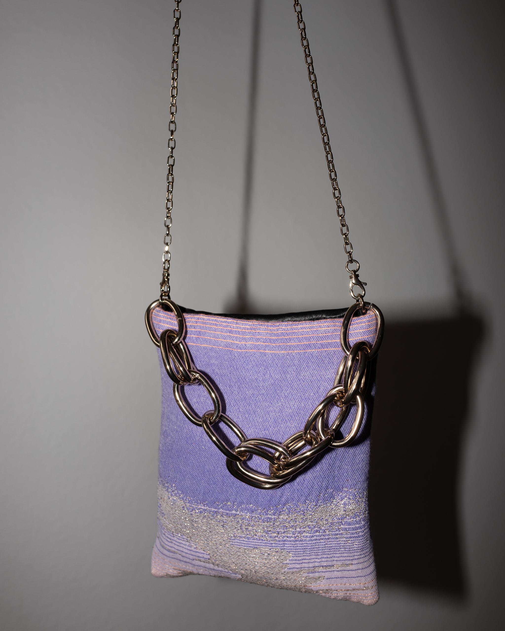 Evening Shoulder Bag Pastel Lilac Pink Lurex  Black Leather Gold Chunky Chain For Sale 3