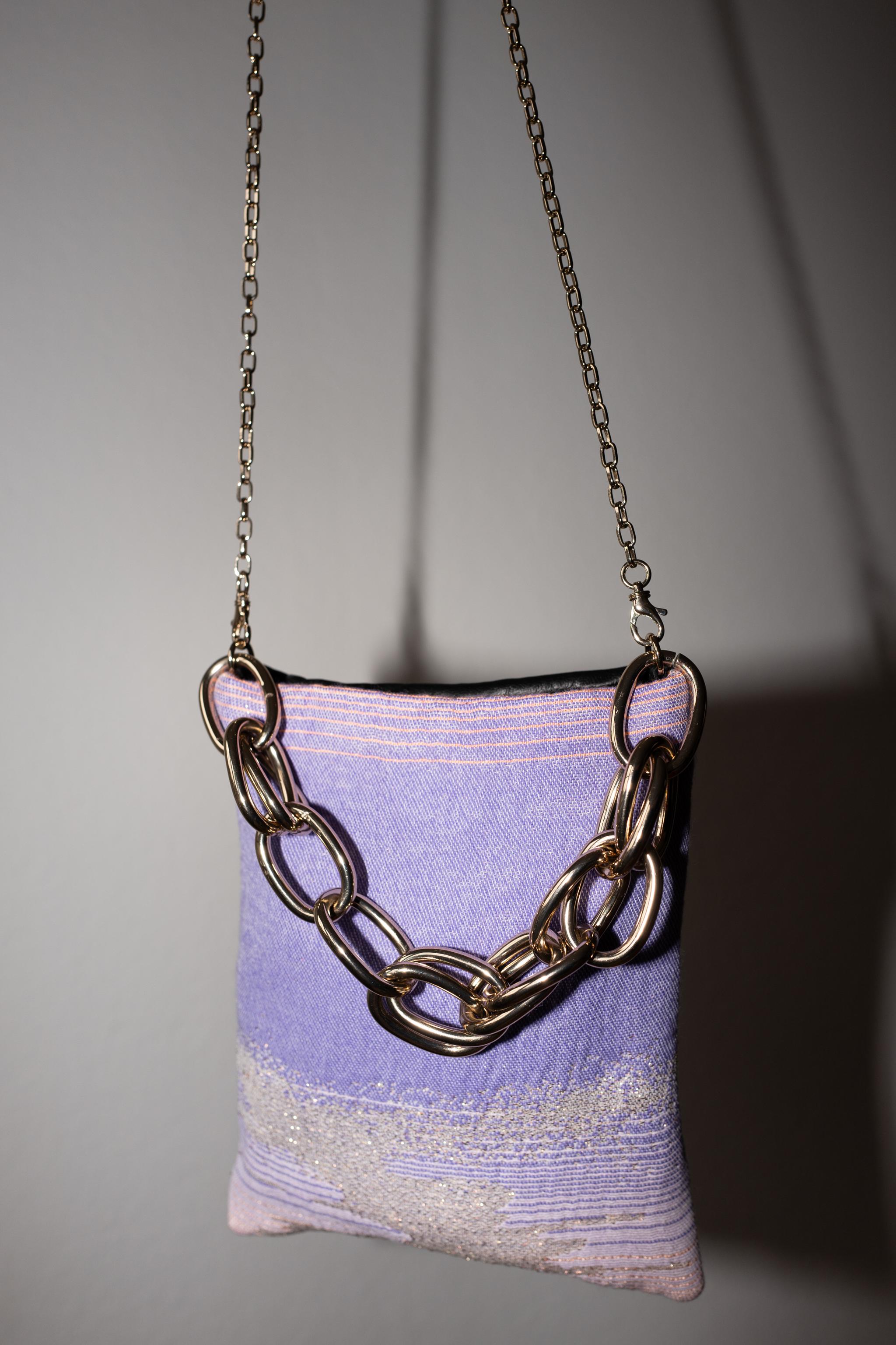 Evening Shoulder Bag Pastel Lilac Pink Lurex  Black Leather Gold Chunky Chain For Sale 5