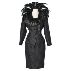 Costume de soirée Saint Laurent Rive Gauche en jacquard de soie avec col en plumes 