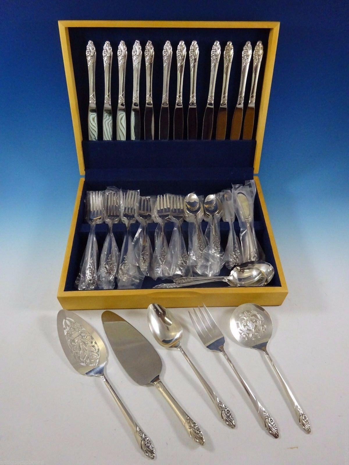 EVENING STAR BY COMMUNITY PLATE silverplate flatware set, 69 pieces. This set includes:

12 DINNER KNIVES, 9 1/4