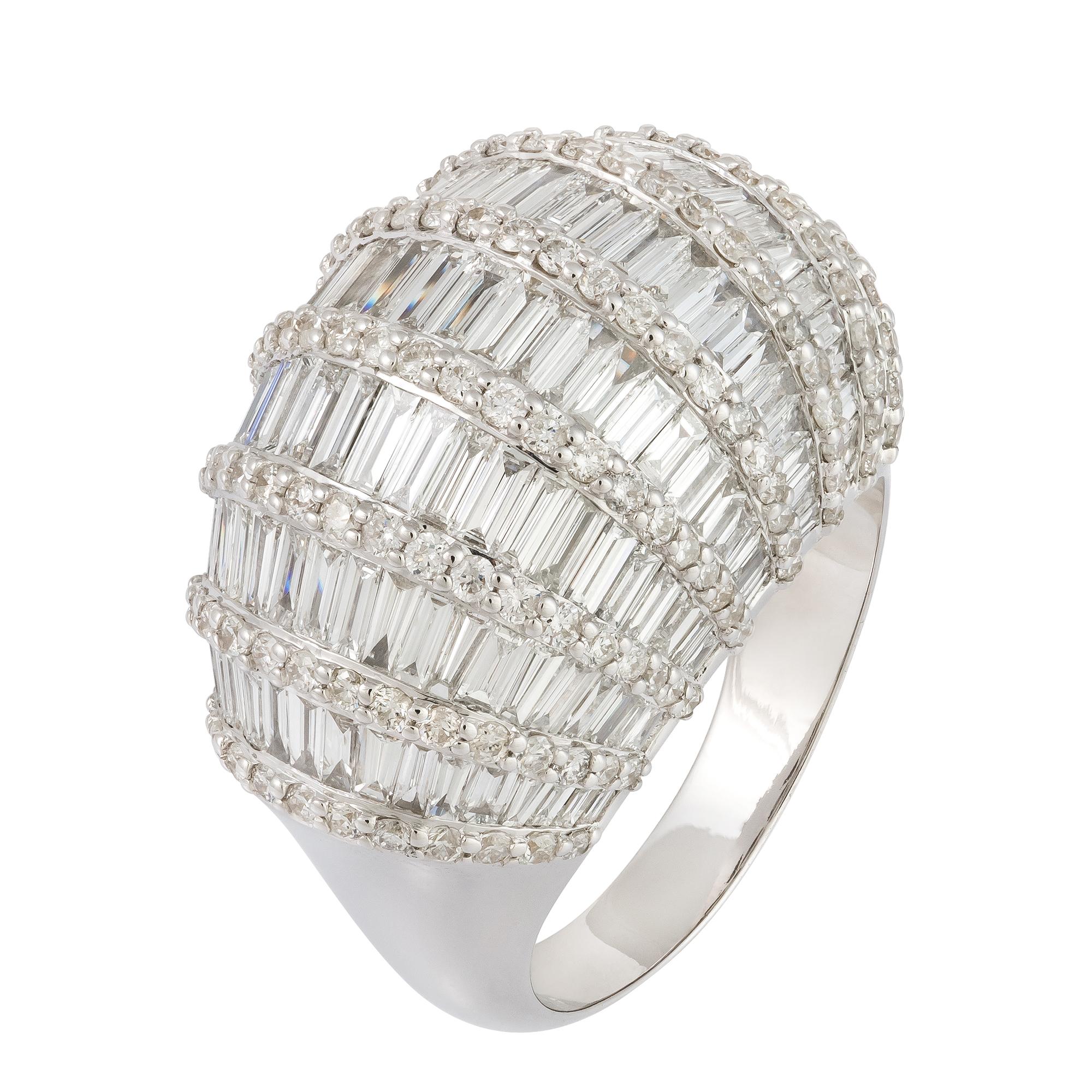For Sale:  Evening White 18K Gold White Diamond Ring for Her 2