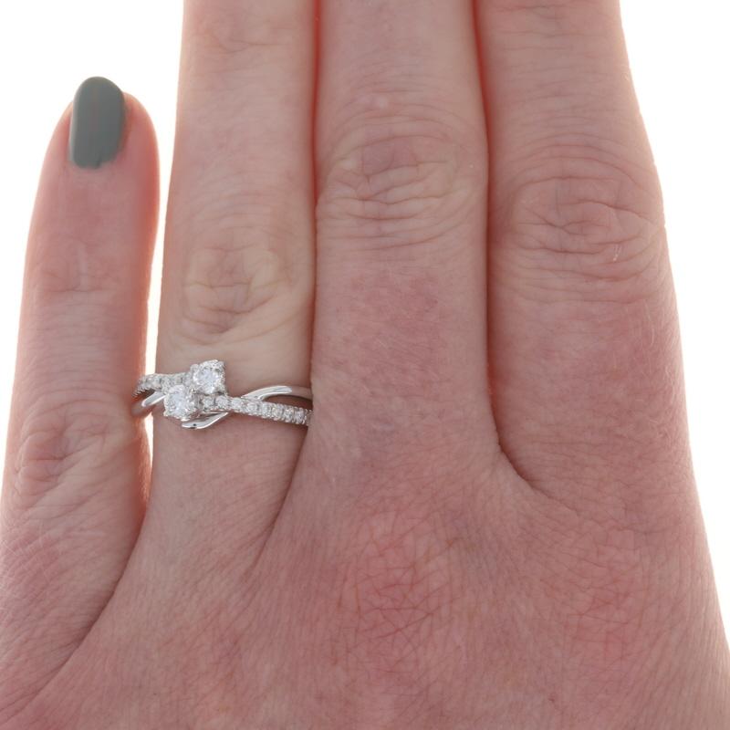 Anillo de compromiso de diamantes Ever Us - Oro blanco 14k Redondo .50ctw Bypass de dos piedras Corte redondo en venta