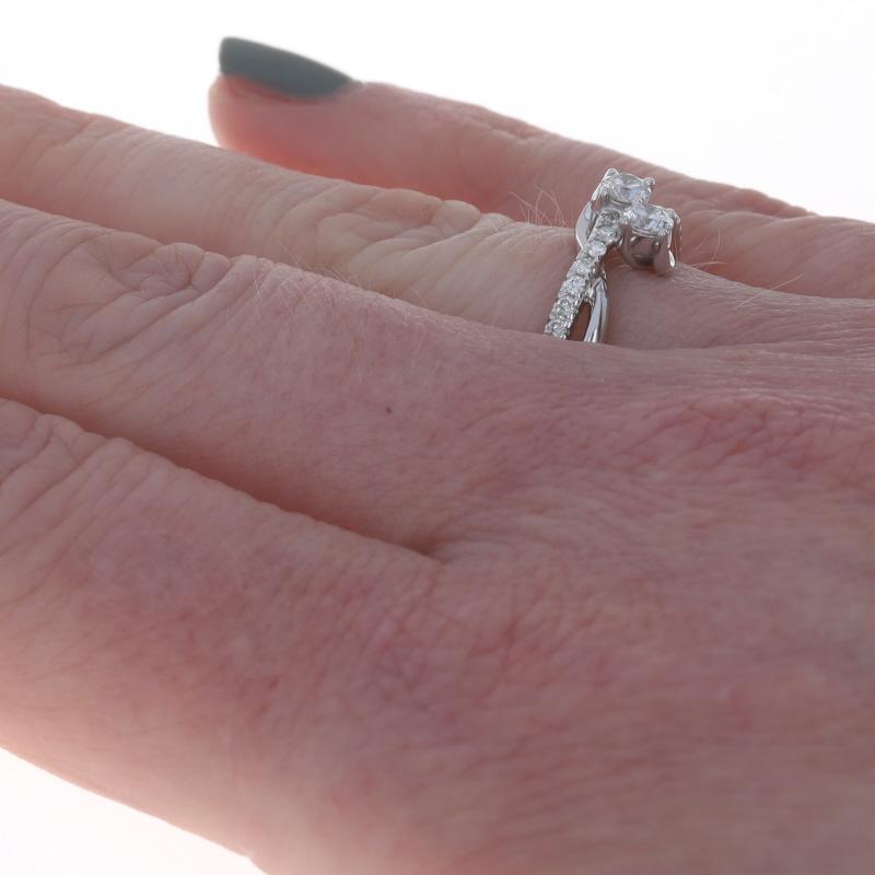 De las mujeres Anillo de compromiso de diamantes Ever Us - Oro blanco 14k Redondo .50ctw Bypass de dos piedras en venta