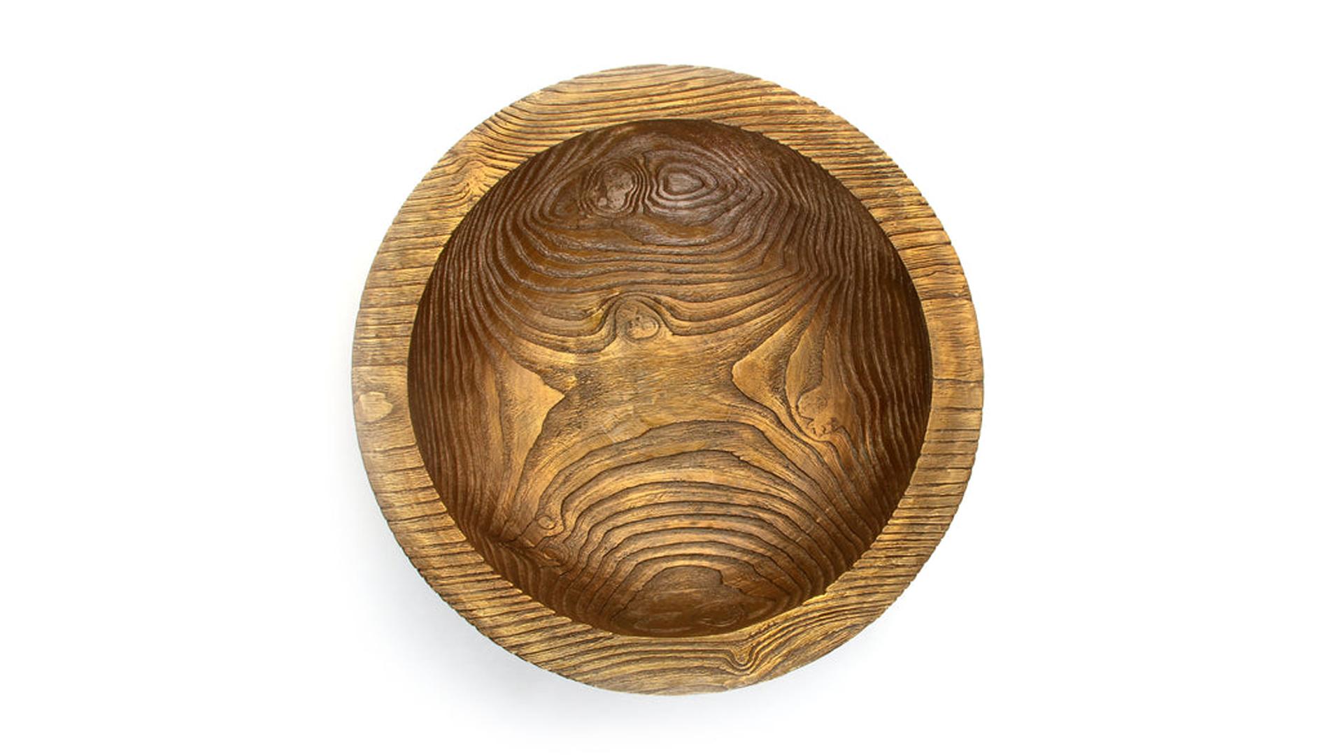 Cast from solid bronze, the Everest Vessel / Bowl is a functional and sculptural work with Wood Grain Detail and Golden Patina.
Inspired by silhouettes found in nature, CHAABAN sought to create a line of unique bronzewares and premium home