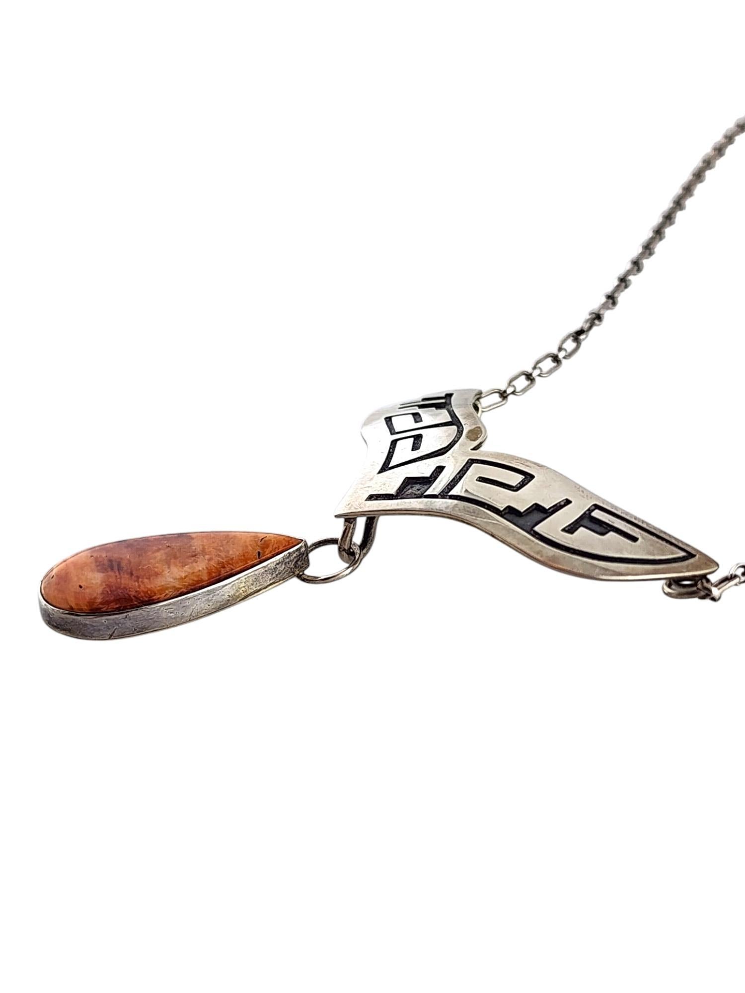 Everett & Mary Teller Sterling Orange Spiny Oyster Whale Tail Necklace #20083 In Good Condition In Washington Depot, CT