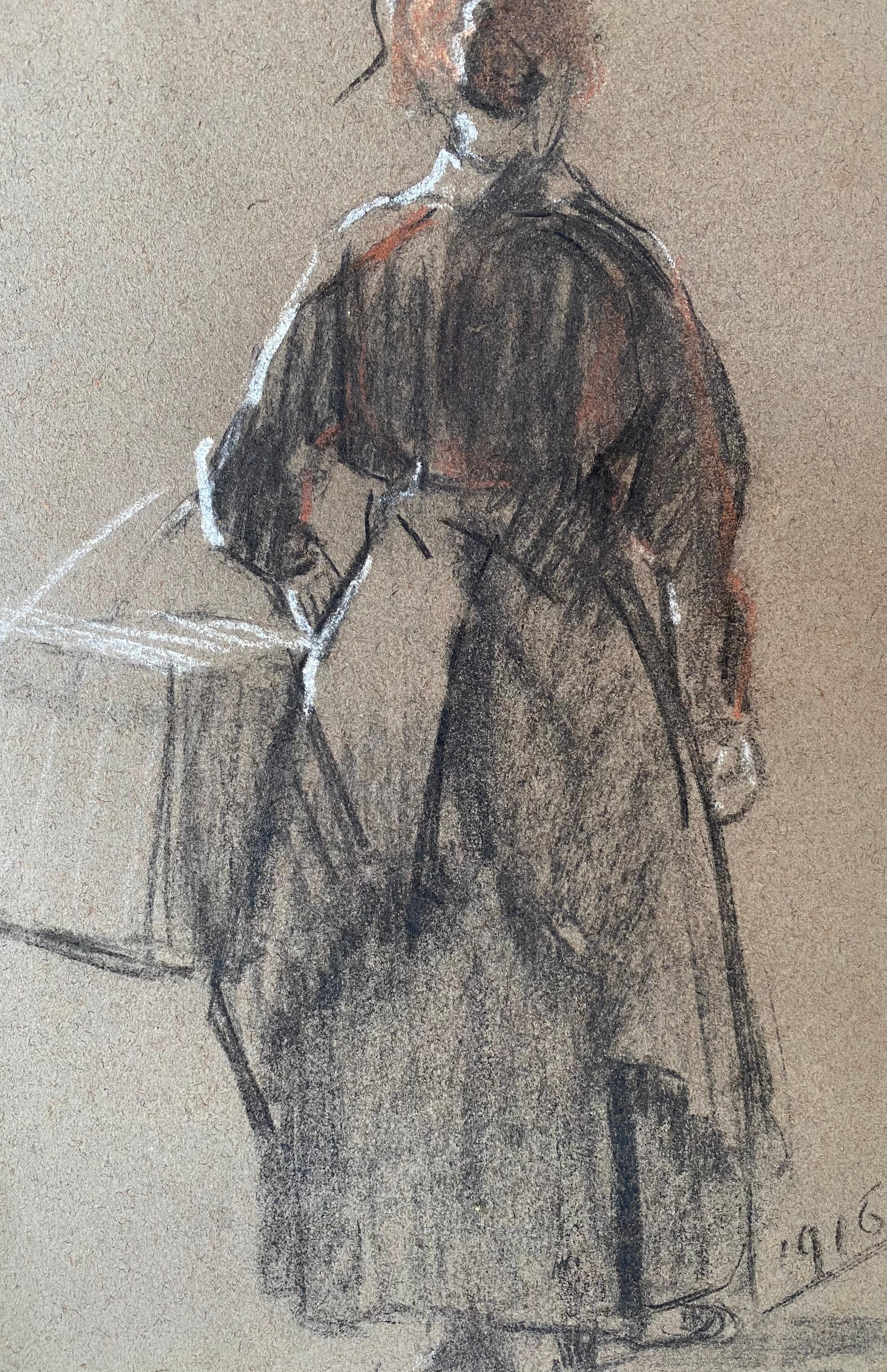 Originalzeichnung einer Frau auf dem Weg zum Markt von dem bekannten amerikanischen Künstler Everett Shinn.  Gemischte Medienarbeit mit Kohle, Pastell und Gouache. Signiert mit den Initialen des Künstlers unten rechts und datiert 1916. Der Zustand