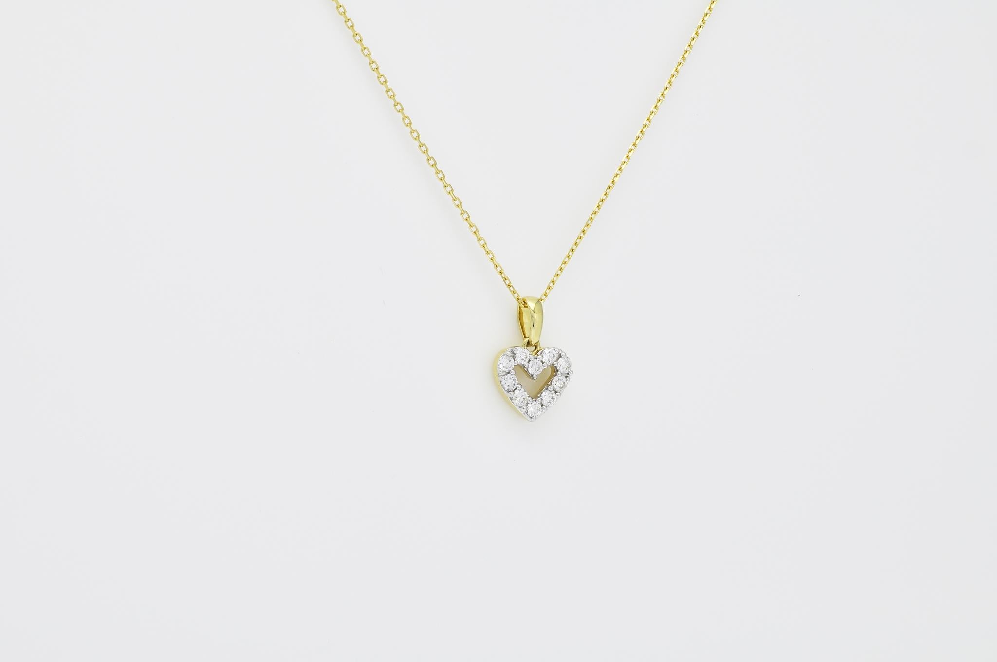 Modern Natural Diamond 0.23 carats 18k Yellow Gold Diamond Heart Pendant  For Sale