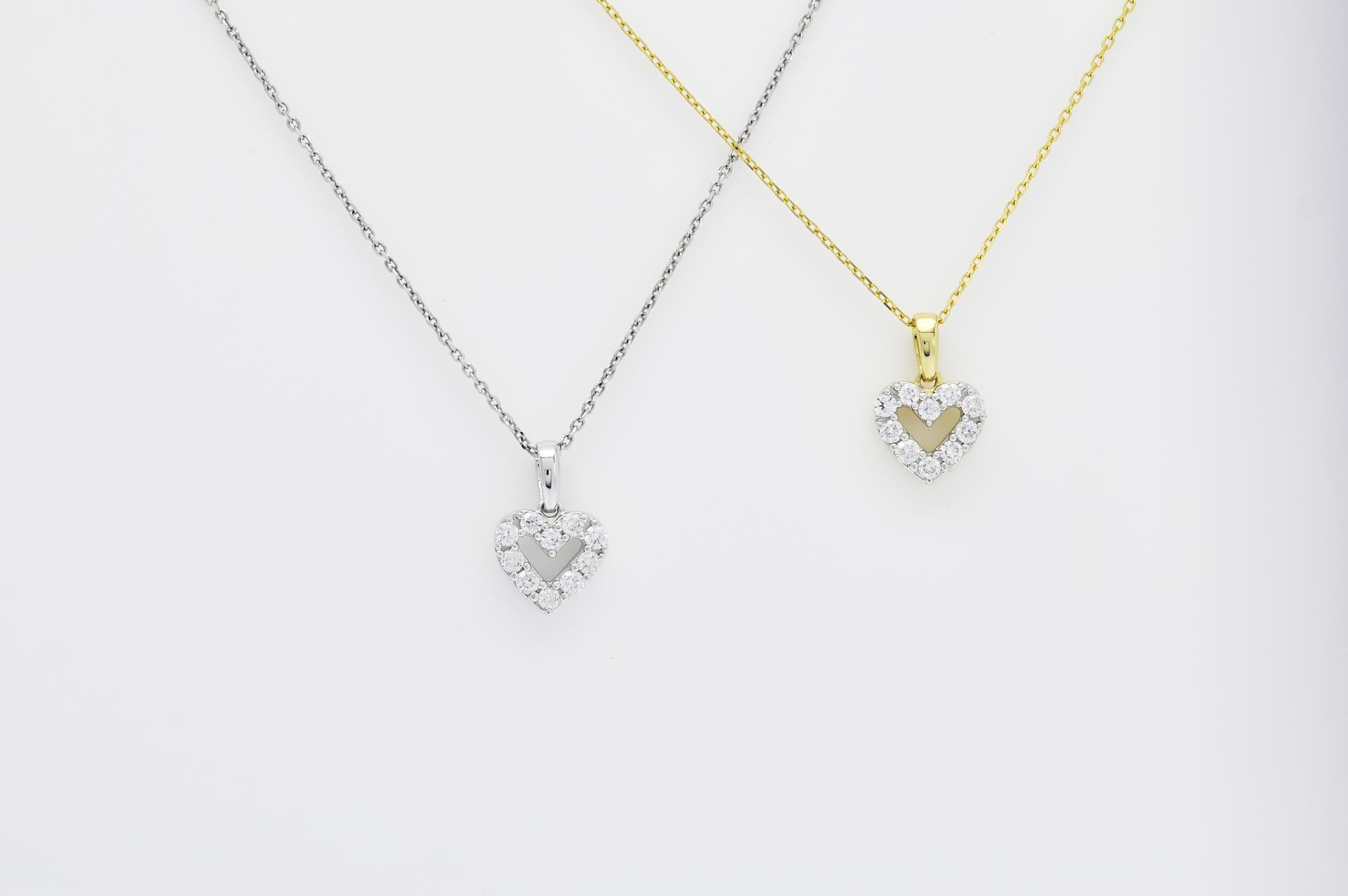 Brilliant Cut Natural Diamond 0.23 carats 18k Yellow Gold Diamond Heart Pendant  For Sale