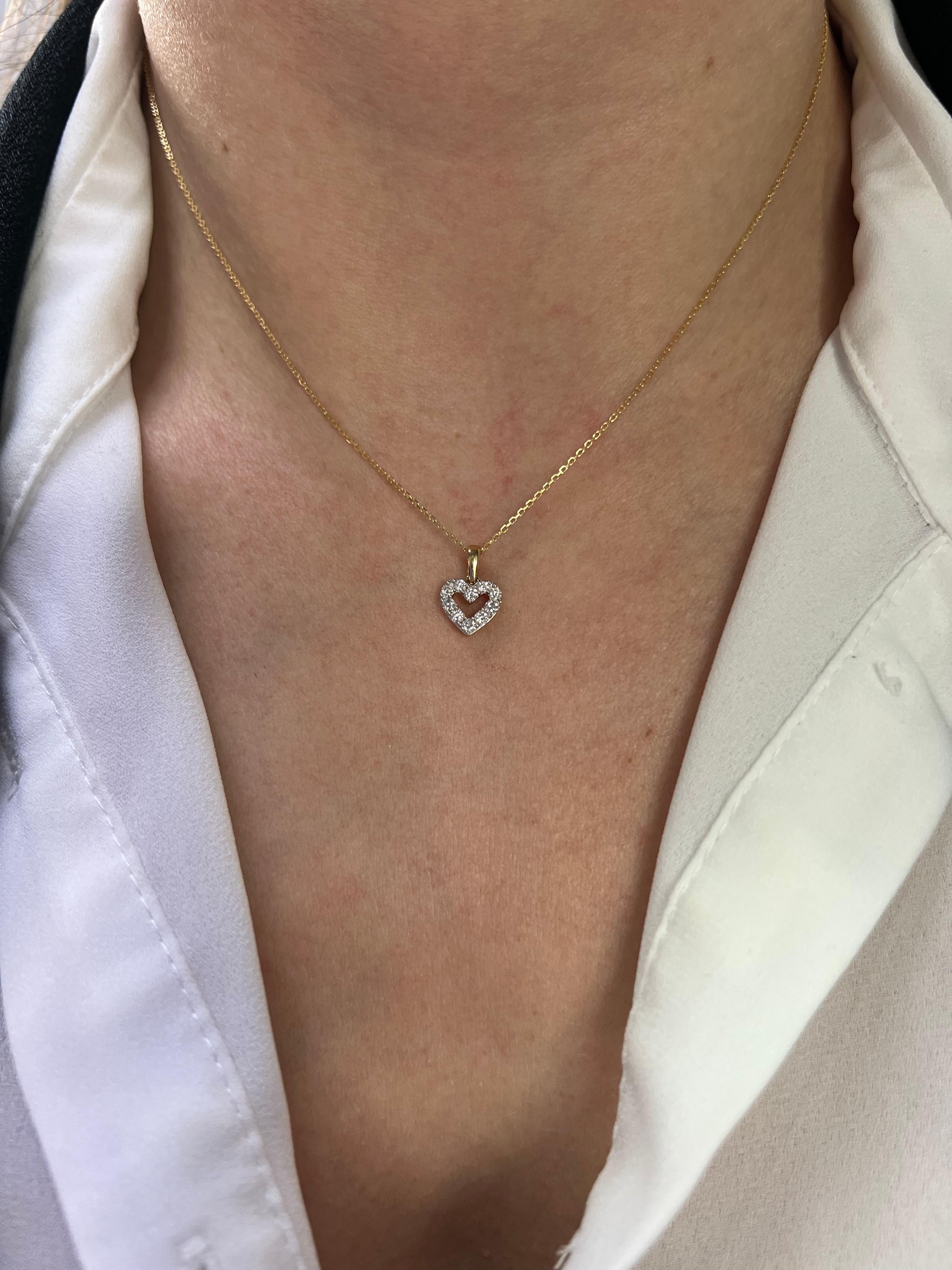 Natural Diamond 0.21 carats 18k Yellow Gold Diamond Heart Pendant  In New Condition For Sale In Antwerpen, BE