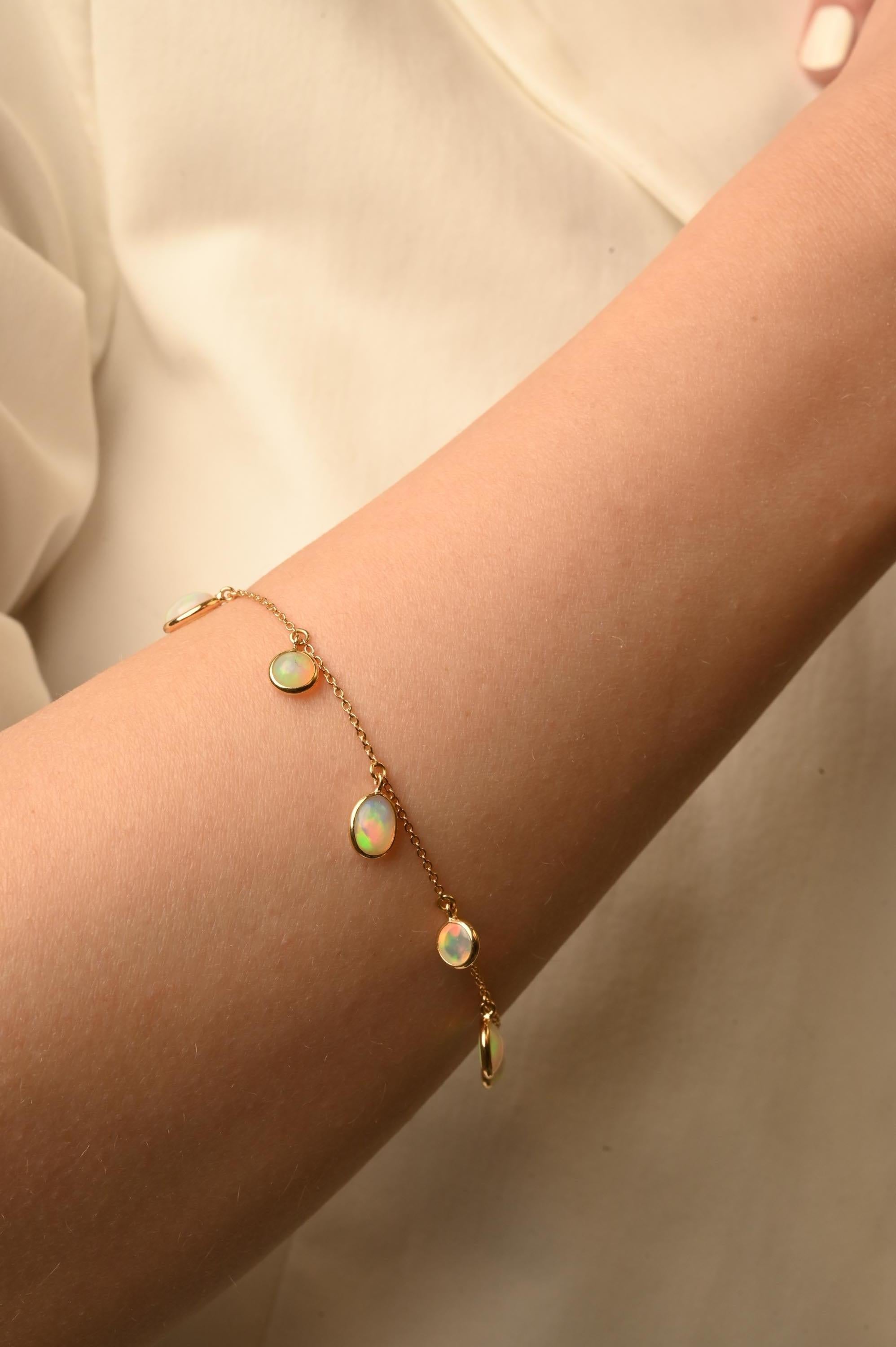 Minimalist Opal Charm Stackable Chain Bracelet in Solid 18k Yellow Gold In New Condition For Sale In New York, NY