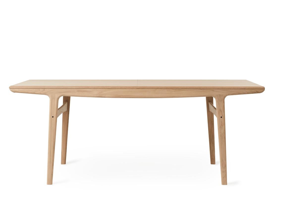Evermore dining table oak 190 by Warm Nordic
Dimensions: D 190 x W 95 x H 74 cm
Material: White oiled solid oak and veneer.
Weight: 51 kg
Also available in different colours and dimensions.

A simple, timeless designer table created in the