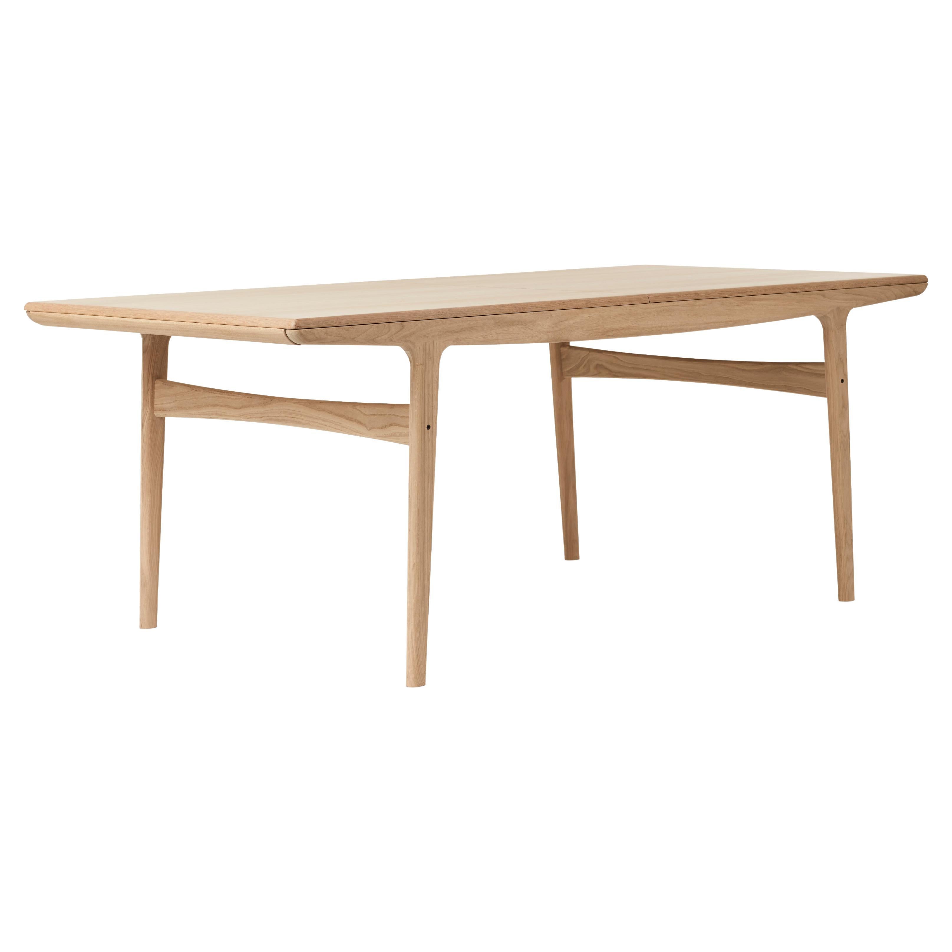 Evermore dining table, oak