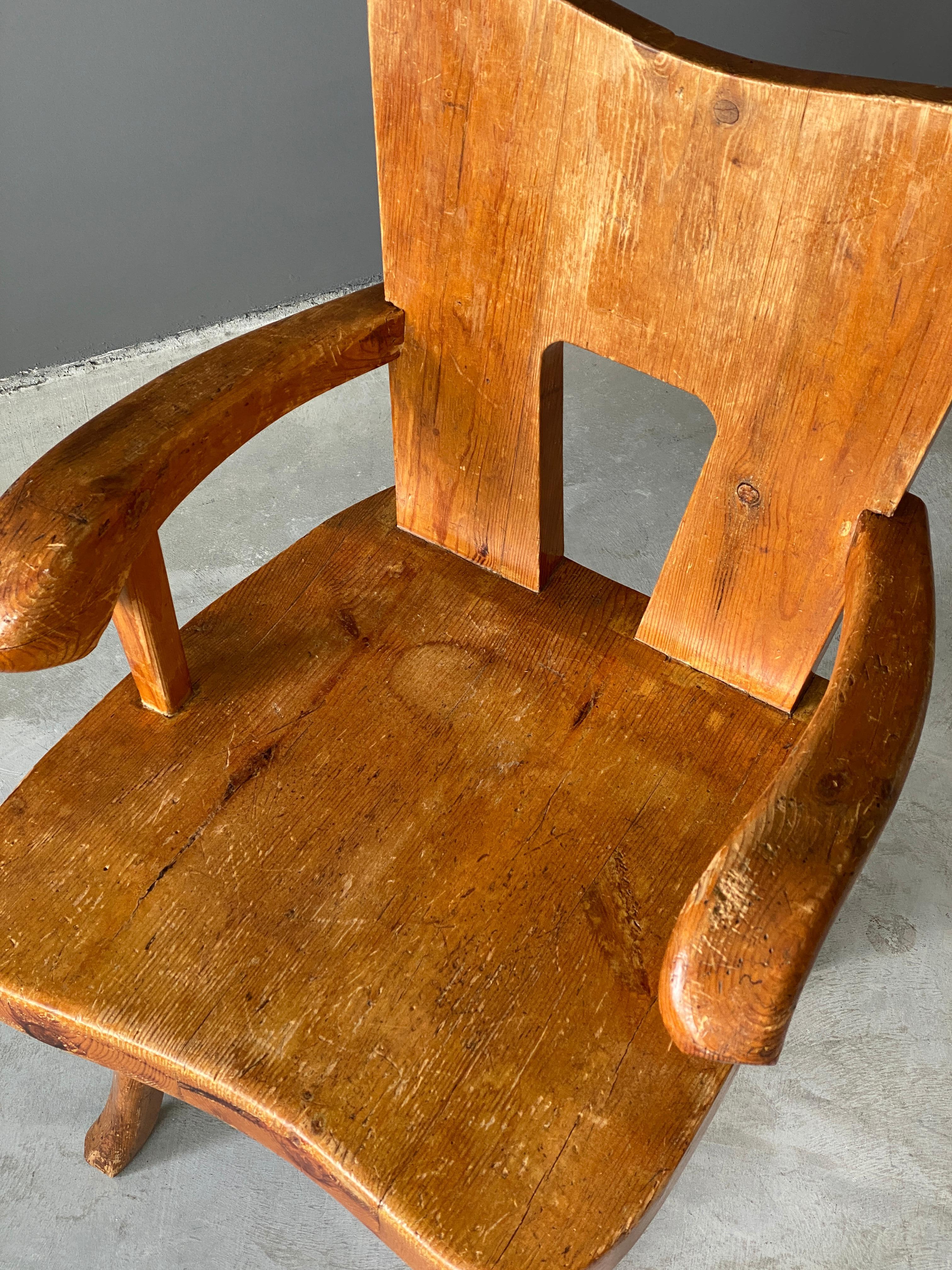 Finnish Everstiluutnantti Hakkarainen, Modernist Armchair, Sculpted Pine, Finland, 1947