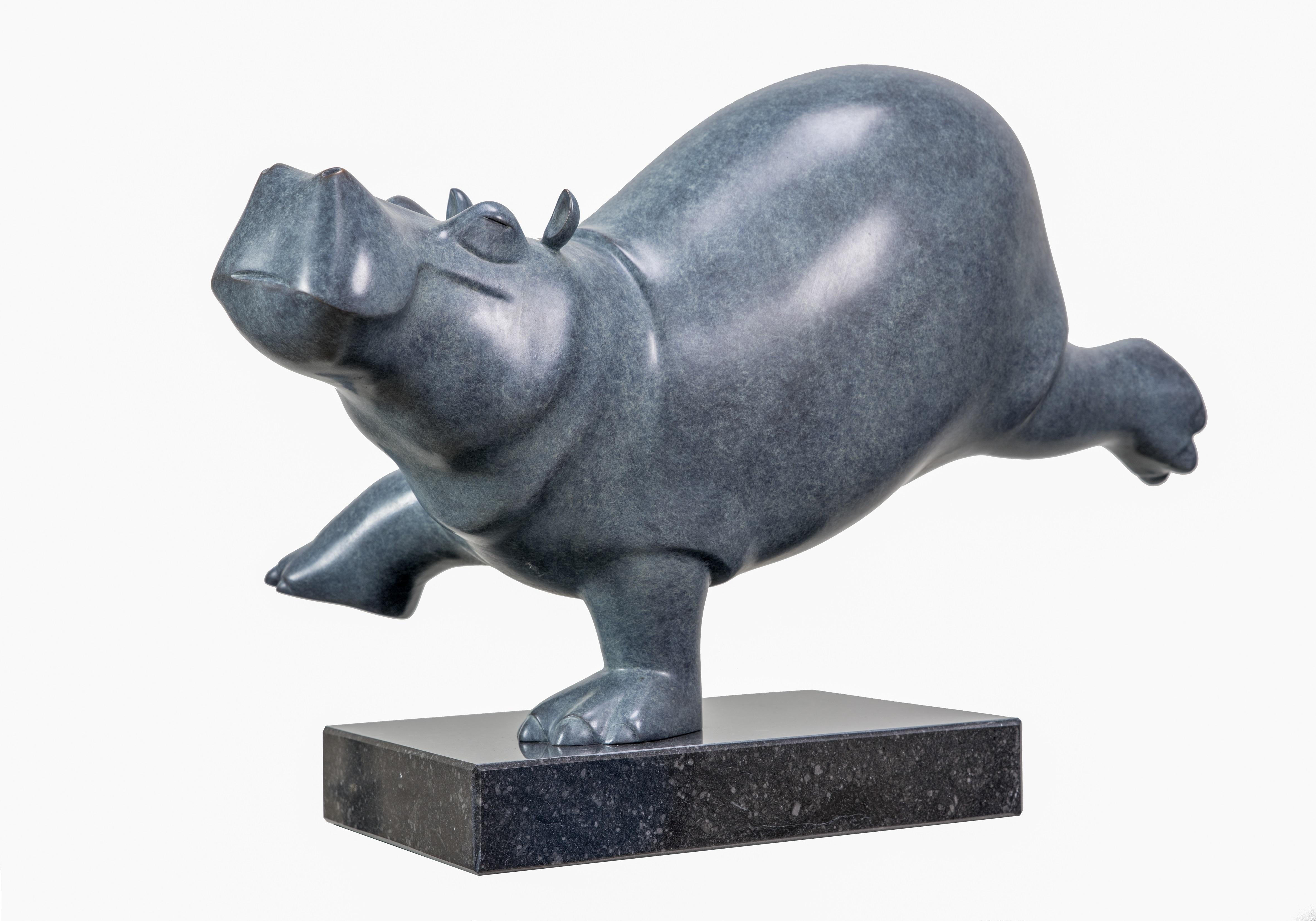 Dansende Hippo (Tanzender Hippo) Bronze-Figurative Tierskulptur, auf Lager – Sculpture von Evert den Hartog