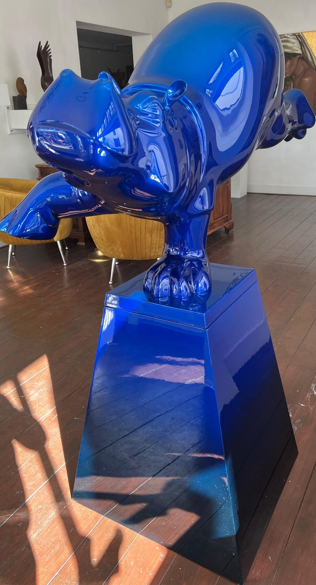 Sculpture Hippo en polyester avec animal à revêtement bleu brillant  En stock  - Bleu Figurative Sculpture par Evert den Hartog
