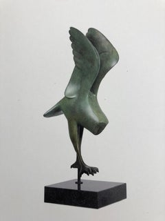 Landende Kerkuil (Landing Barnowl) Bronze Sculpture Green Patina Bird 
