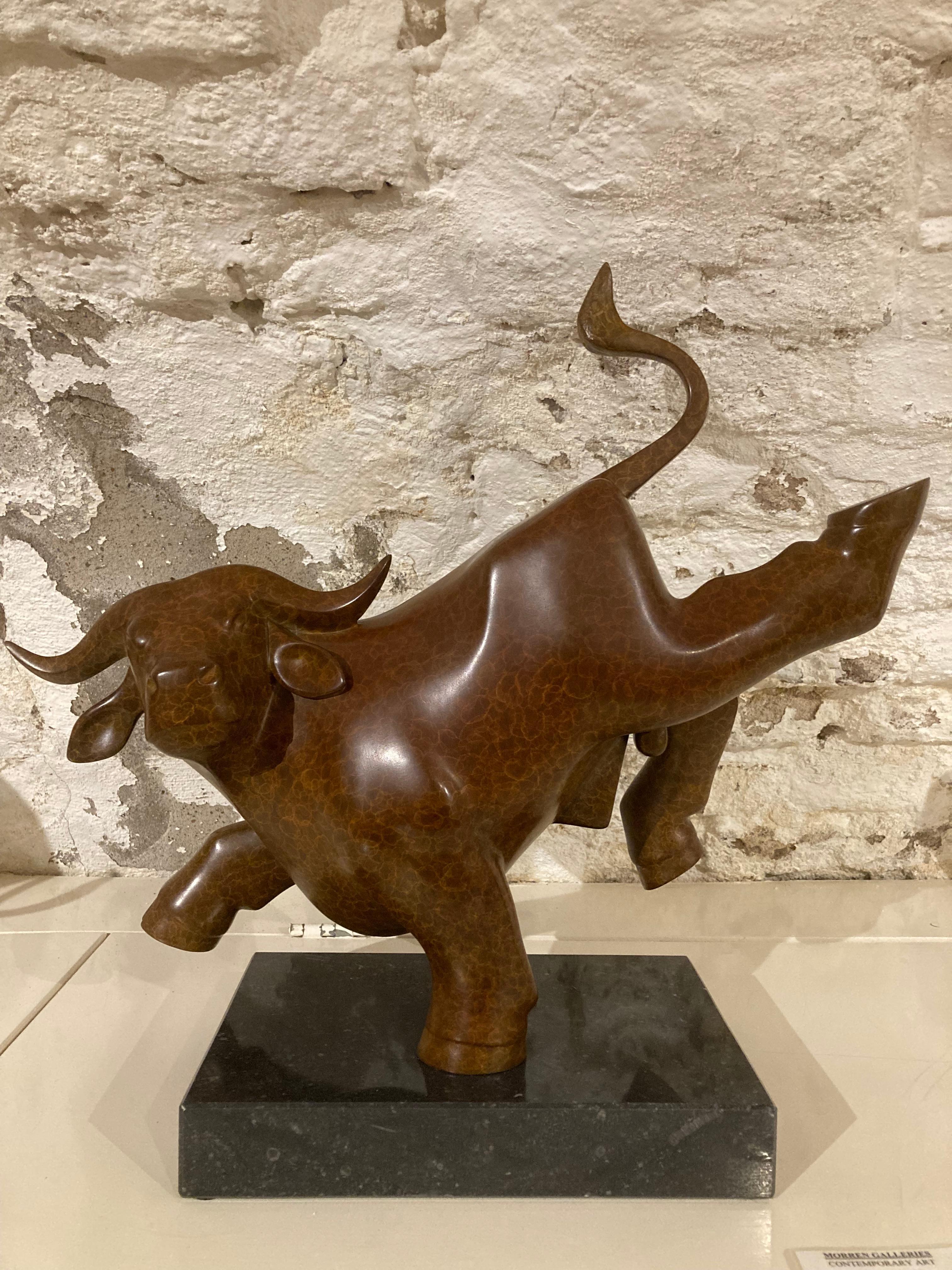 Lentestier no. 2 Toro Primavera Scultura in bronzo Animale Contemporaneo in vendita 1