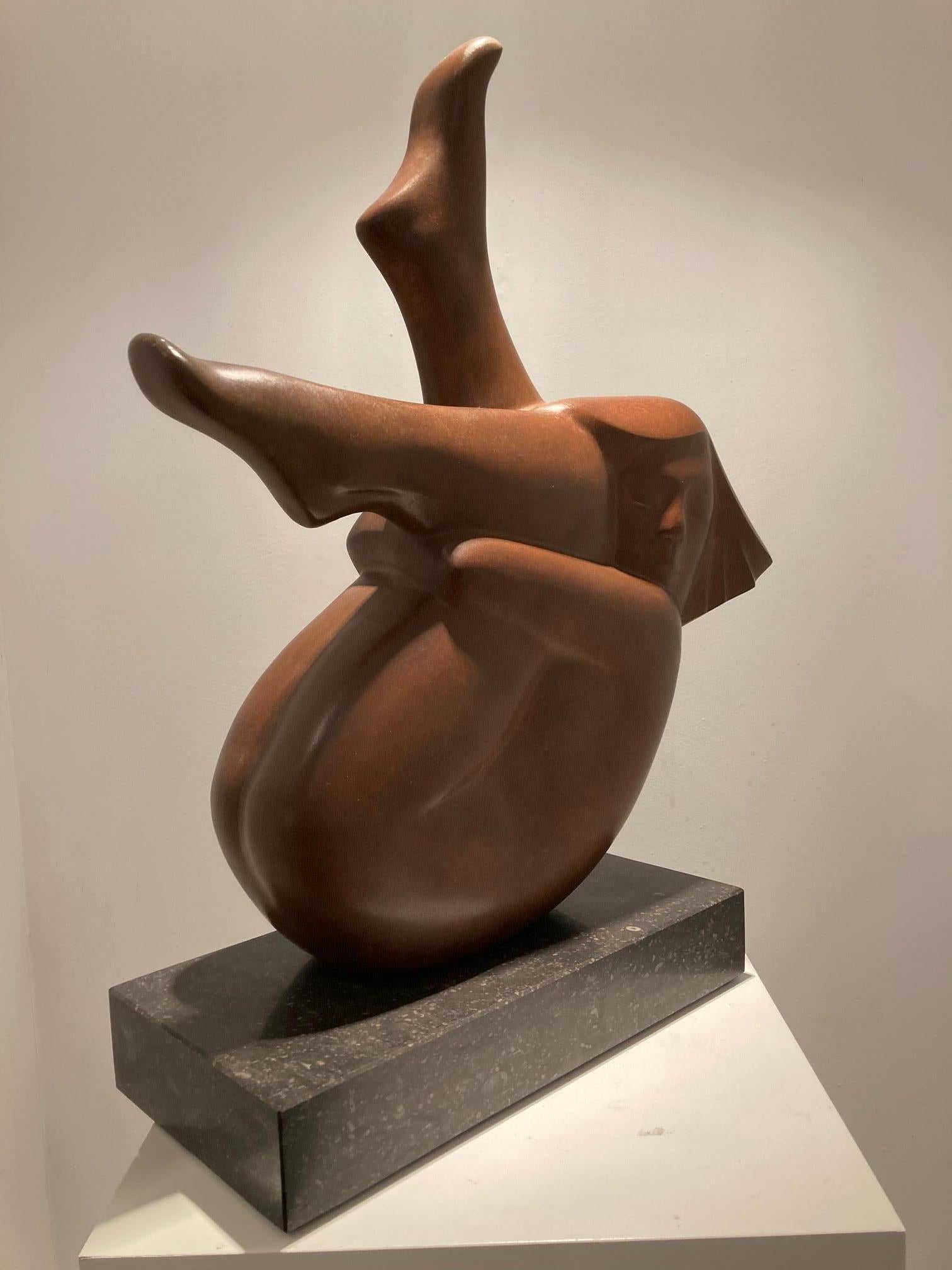 Liggend Meisje, Daunen liegendes Mädchen, Bronzeskulptur, limitierte Auflage – Sculpture von Evert den Hartog