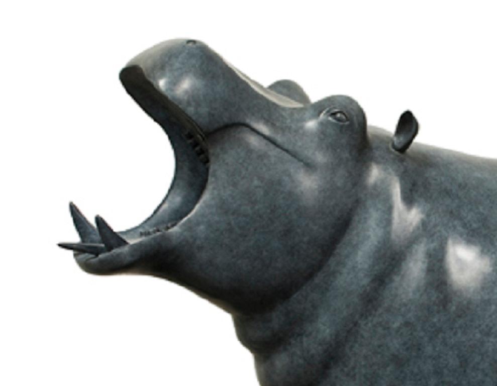 Nijlpaard Rhino-Bronze-Skulptur, Tiergraue Patina  – Sculpture von Evert den Hartog