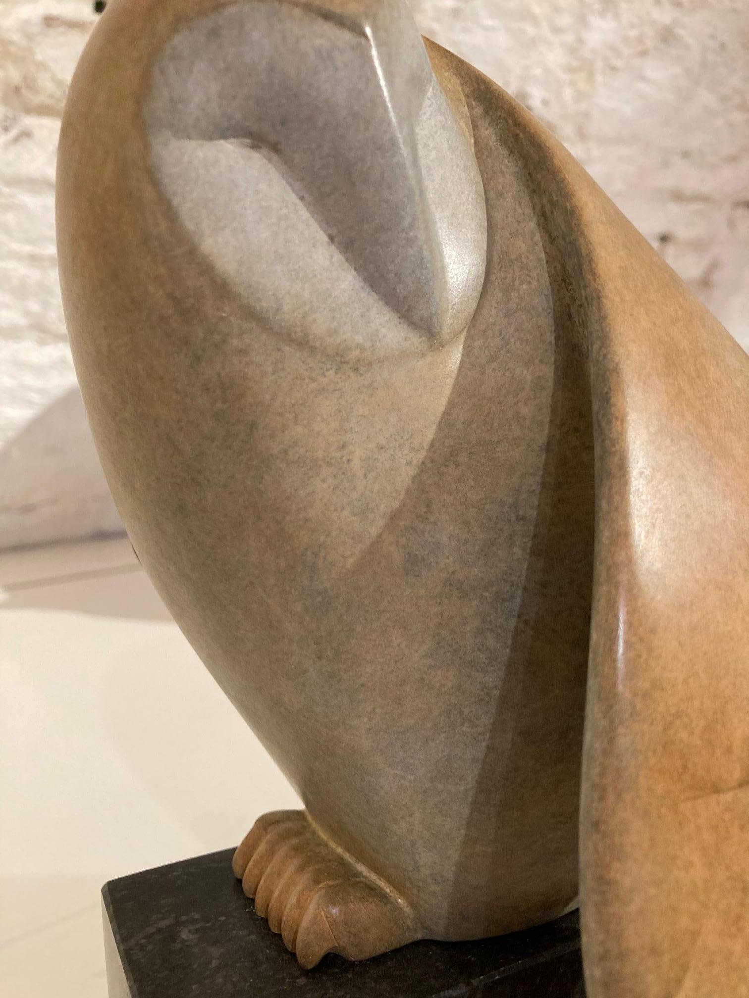 Opkijkende Uil no. 1  (Owl Looking Up) Bronze Sculpture Bird Contemp In Stock - Gold Figurative Sculpture by Evert den Hartog