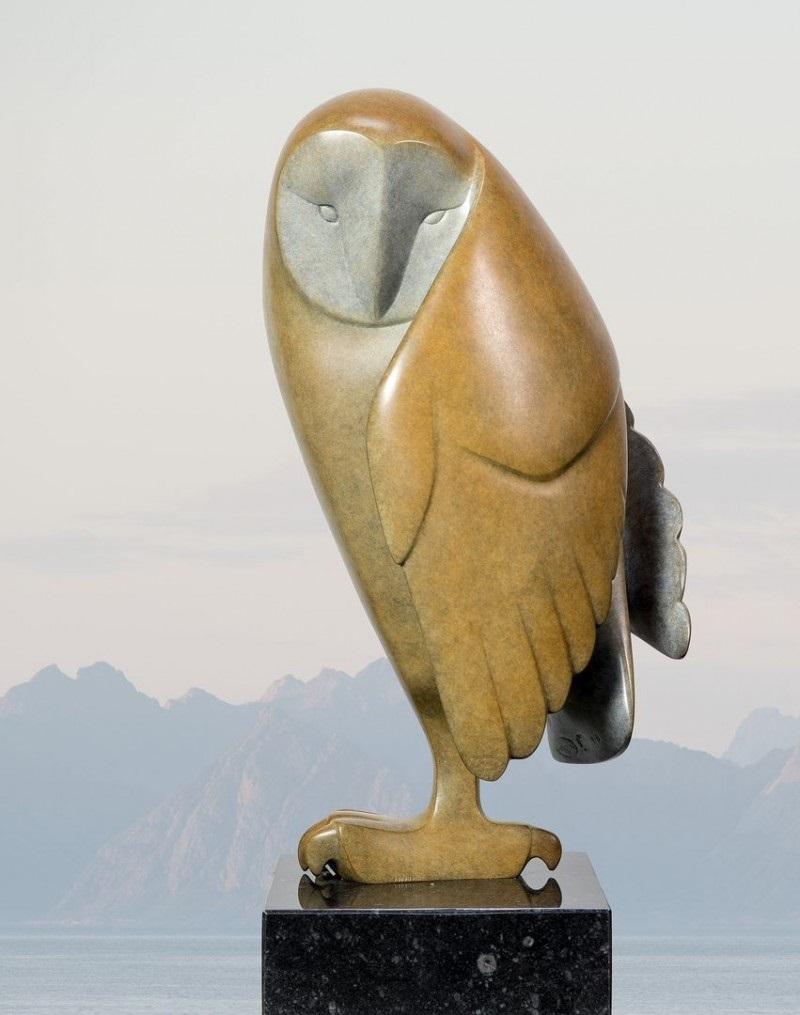 Evert den Hartog Figurative Sculpture - Opkijkende Uil no. 2 Owl Looking Up Bronze Sculpture Animal In Stock