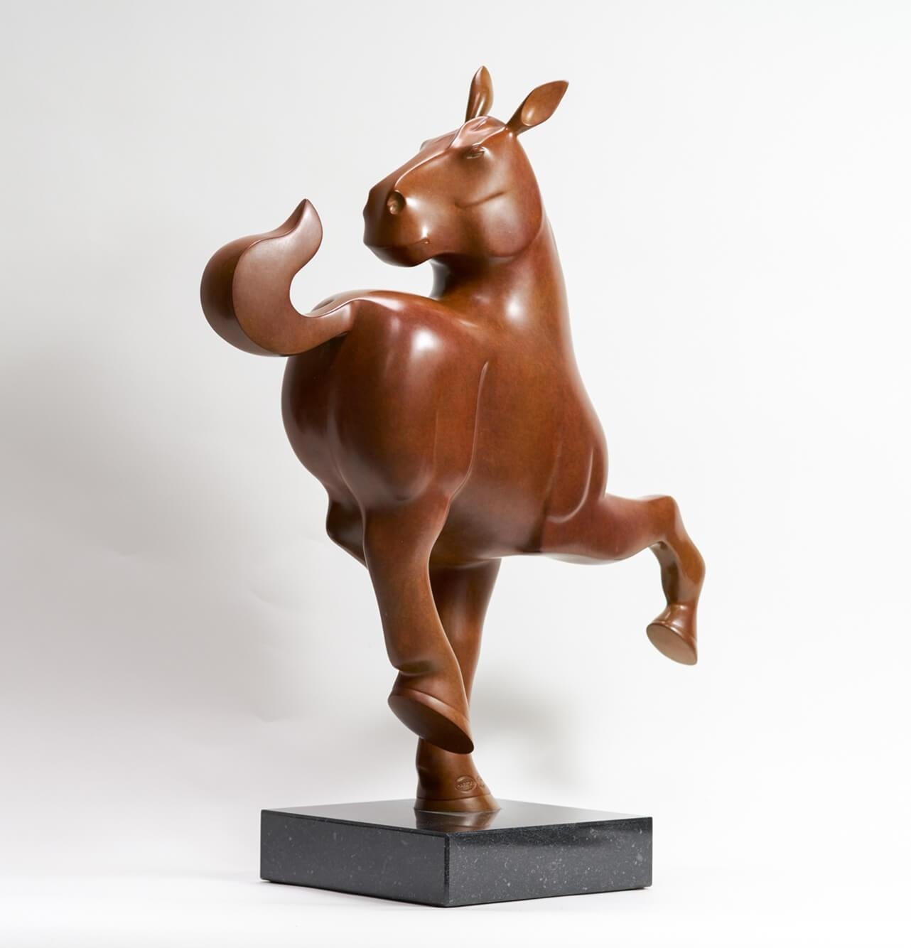 Paard Horse Bronze Sculpture Brown Patina Animal Nature En stock - Marron Figurative Sculpture par Evert den Hartog