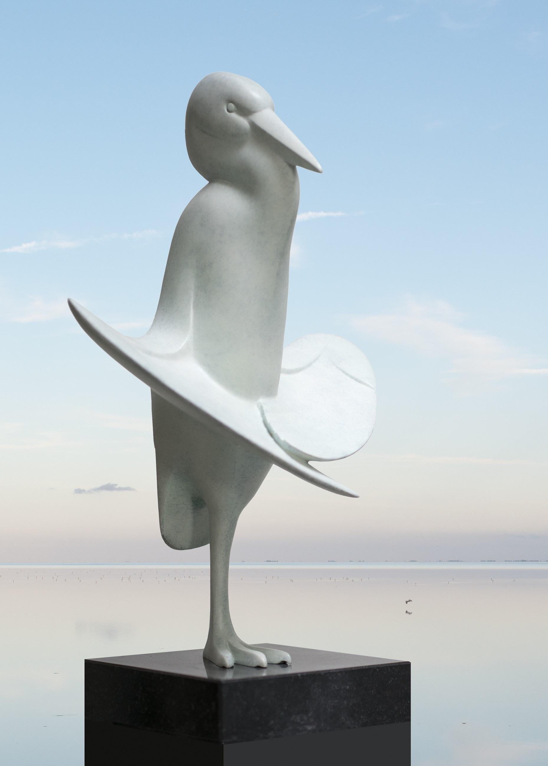 Reiger In De Zon (Héron au soleil) Oiseau Sculpture en bronze Contemporaine  - Or Figurative Sculpture par Evert den Hartog