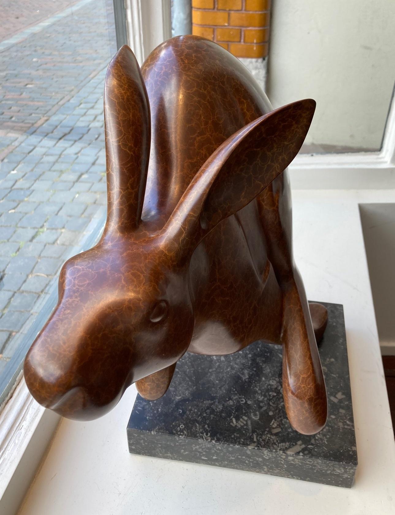 Sculpture d'animal contemporaine en bronze Rennende Haas n° 3 « Running Hare » en stock en vente 3