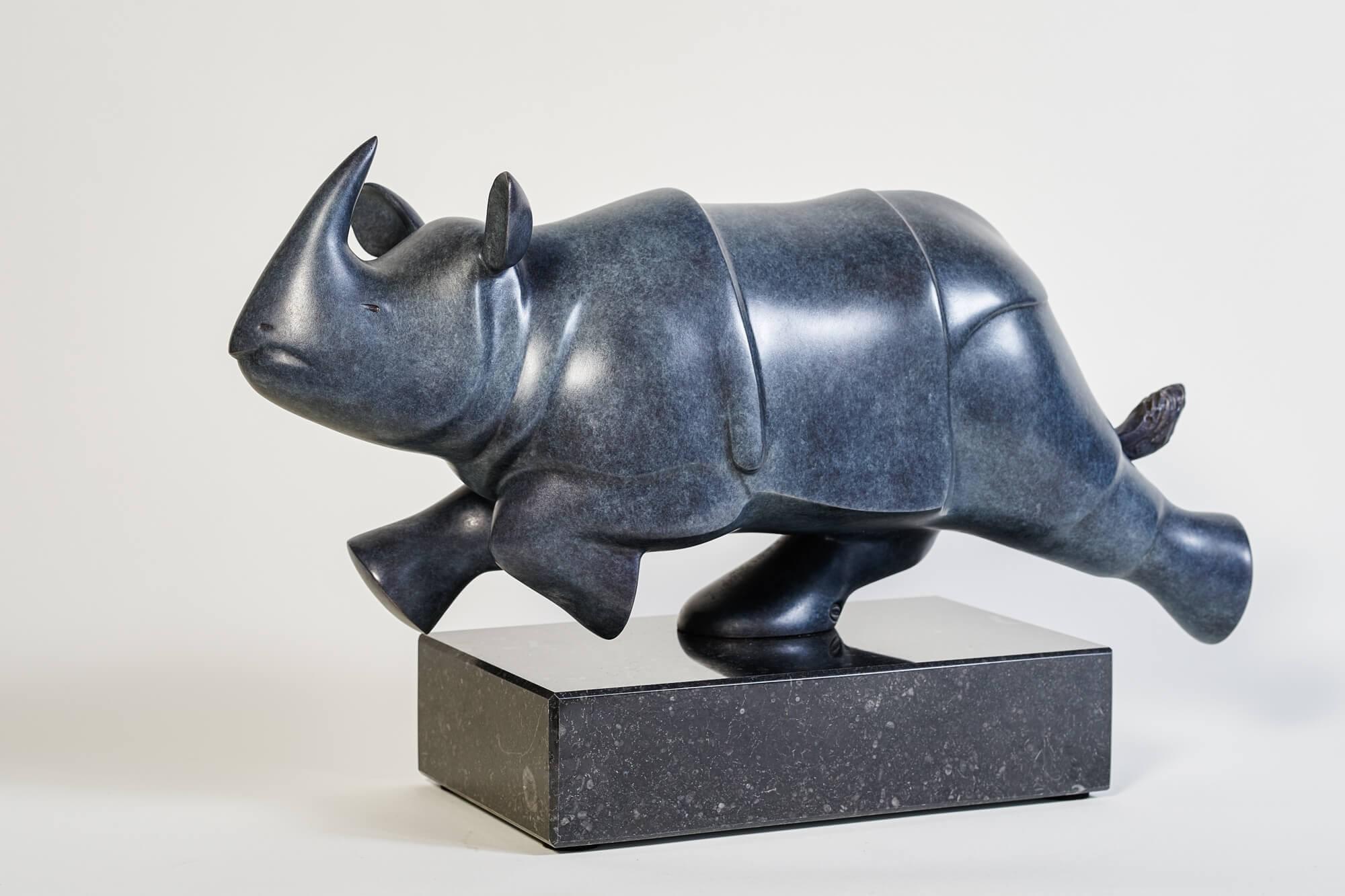 Evert den Hartog Figurative Sculpture - Rennende Neushoorn Running Rhino Bronze Sculpture Animal Grey  In Stock 