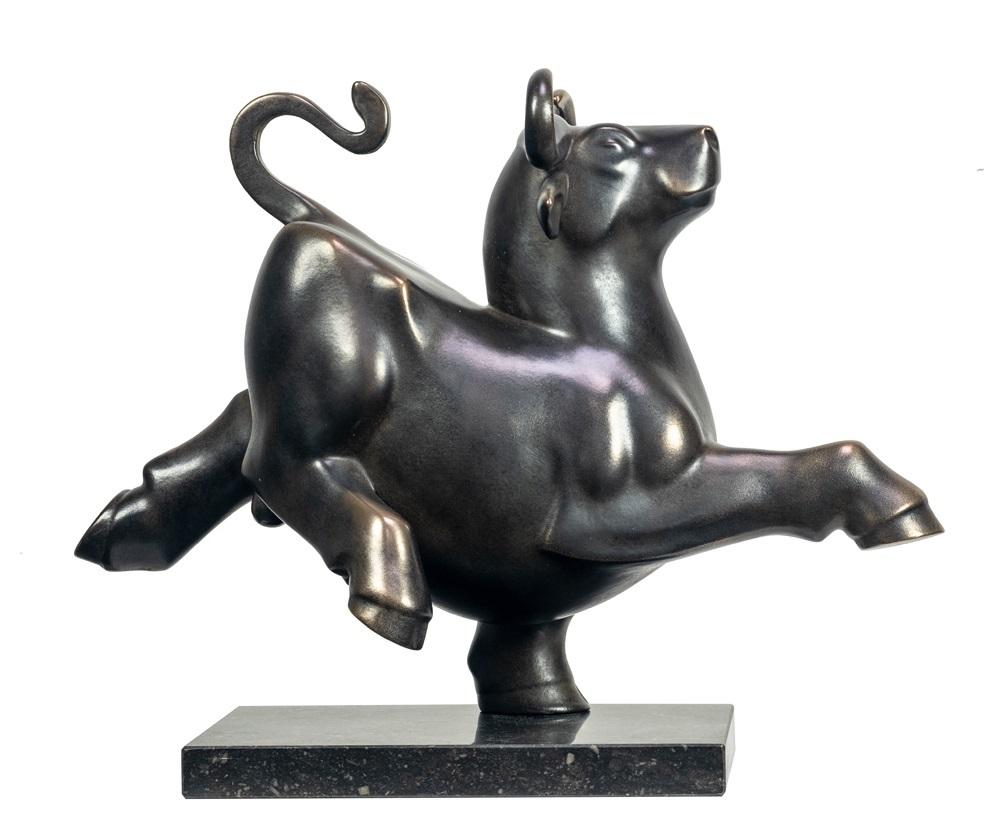 Evert den Hartog Figurative Sculpture - Rennende Stier no. 7  Medium Bronze Version Sculpture Running Bull Animal 