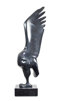 Petite sculpture en bronze représentant un oiseau sauvage, Roofvogel Klein Prey, en stock