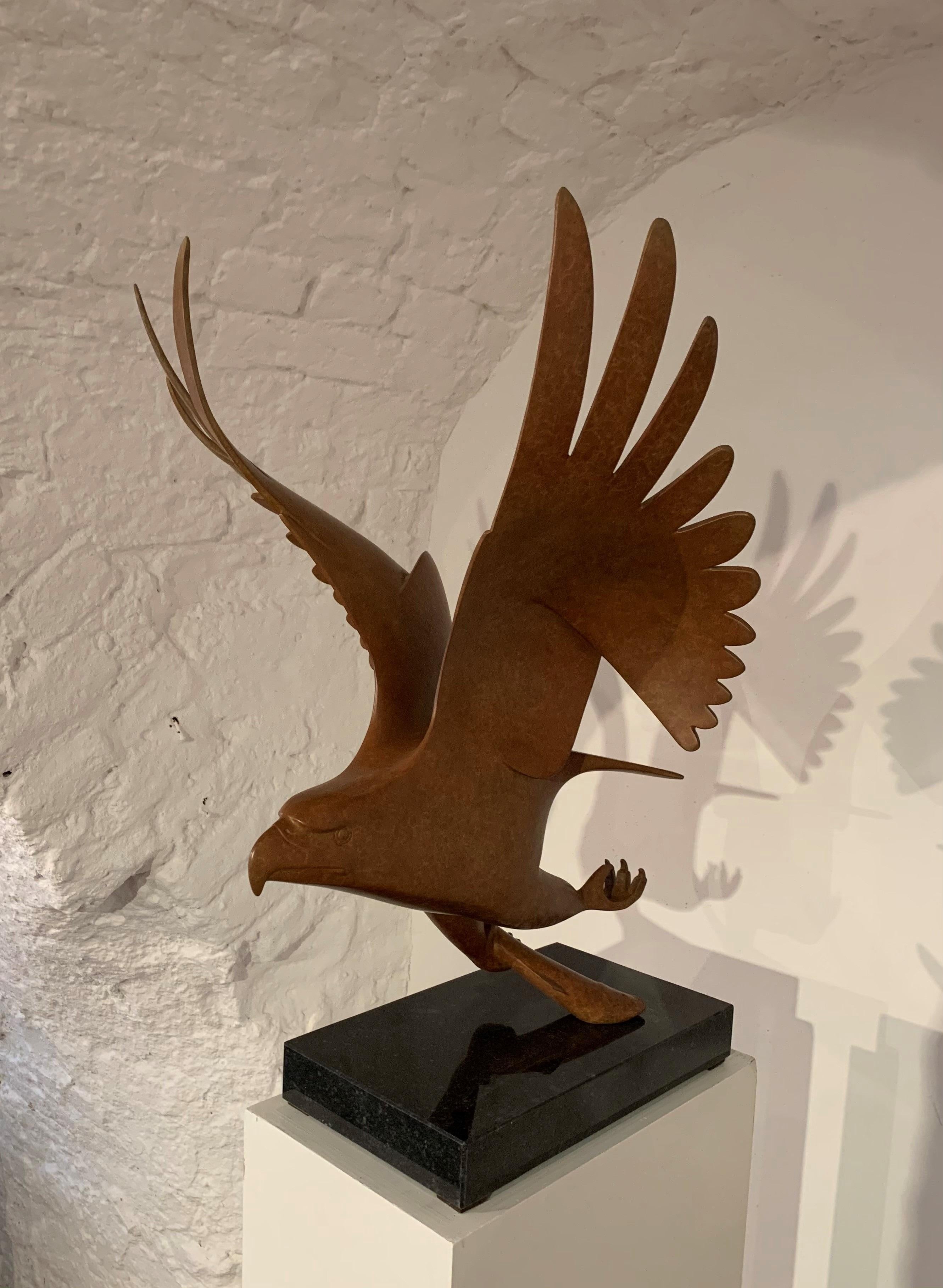 Roofvogel a rencontré Vis n° 1 Oiseau de Père Sculpture Animal Contemporain en Bronze en vente 1