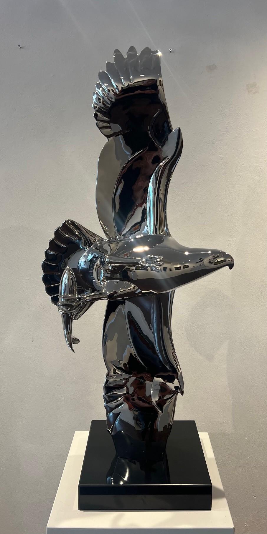 Roofvogel met Vis Prey Bird Fish Stainless Steel Polished Sculpture In Stock
Evert den Hartog (born in Groot-Ammers, The Netherlands in 1949) followed his education to be a sculptor at the Rotterdam Academy of Visual Arts. In the years 1971-1976 his