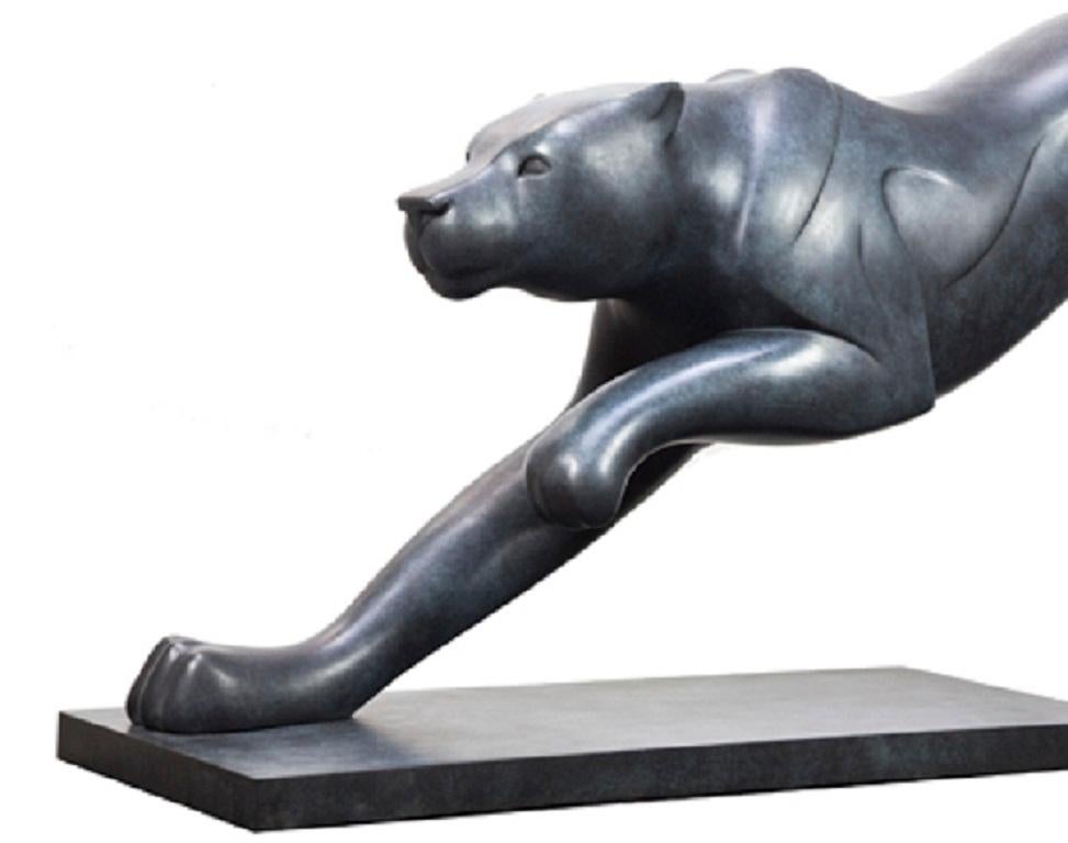 Springende Poema Cougar sautant Sculpture en bronze Animal sauvage  - Or Figurative Sculpture par Evert den Hartog