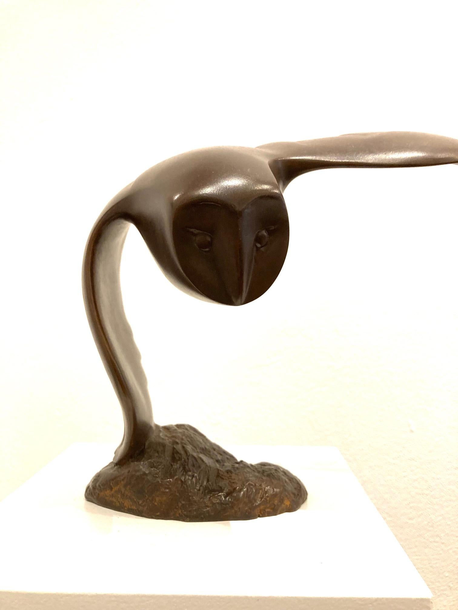 Vliegen Uiltje Bronze Sculpture Petit Hibou Volant Oiseau Animal En Stock 

Evert den Hartog (né à Groot-Ammers, aux Pays-Bas, en 1949) a suivi une formation de sculpteur à l'Académie des arts visuels de Rotterdam. Dans les années 1971-1976, ses