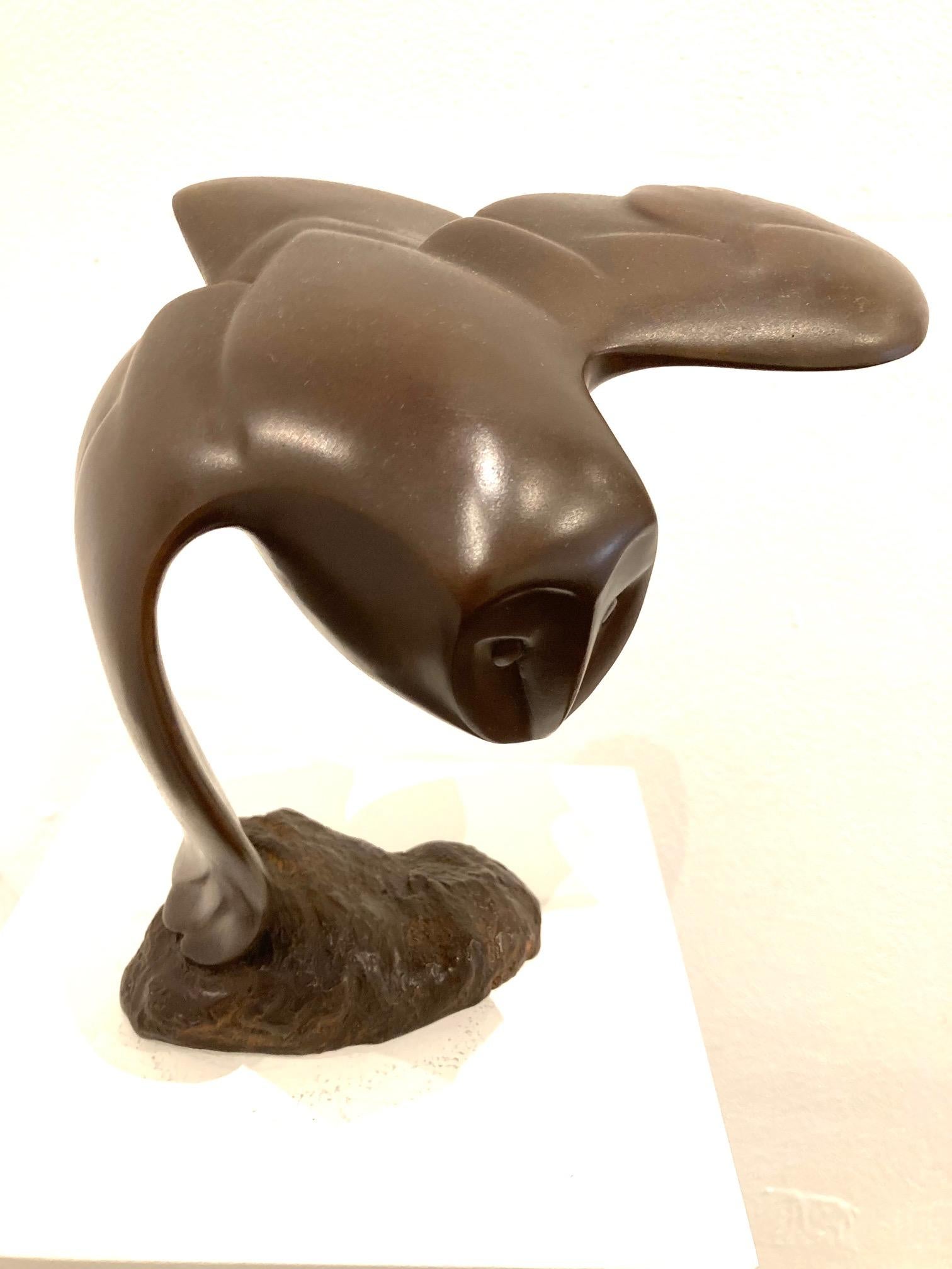 Sculpture en bronze Vliegend Uiltje - Petit oiseau hibou volant - Animaux en stock  en vente 2
