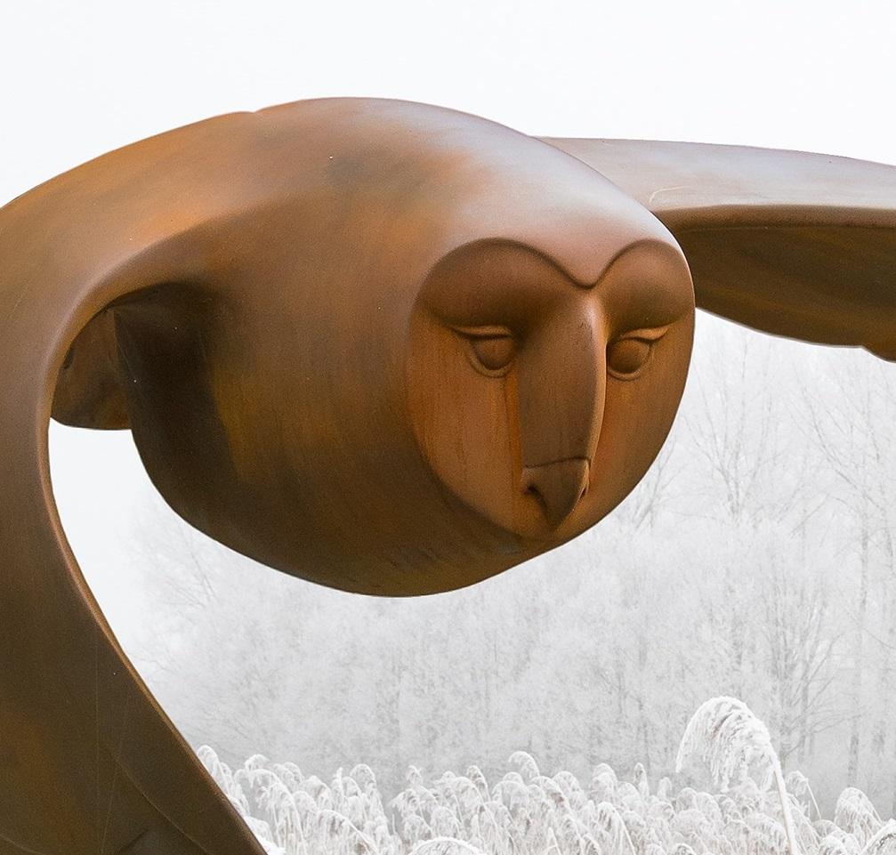 Vliegende uil Flying Owl Polyester Cortensteel Big Bird Sculpture En stock
Evert den Hartog (né à Groot-Ammers, aux Pays-Bas, en 1949) a suivi une formation de sculpteur à l'Académie des arts visuels de Rotterdam. Dans les années 1971-1976, ses
