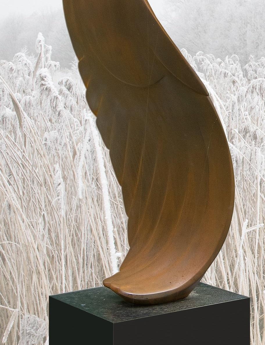 Sculpture de grand oiseau volant en polyester Cortensteel en forme de clou de Vliegende, en stock en vente 1