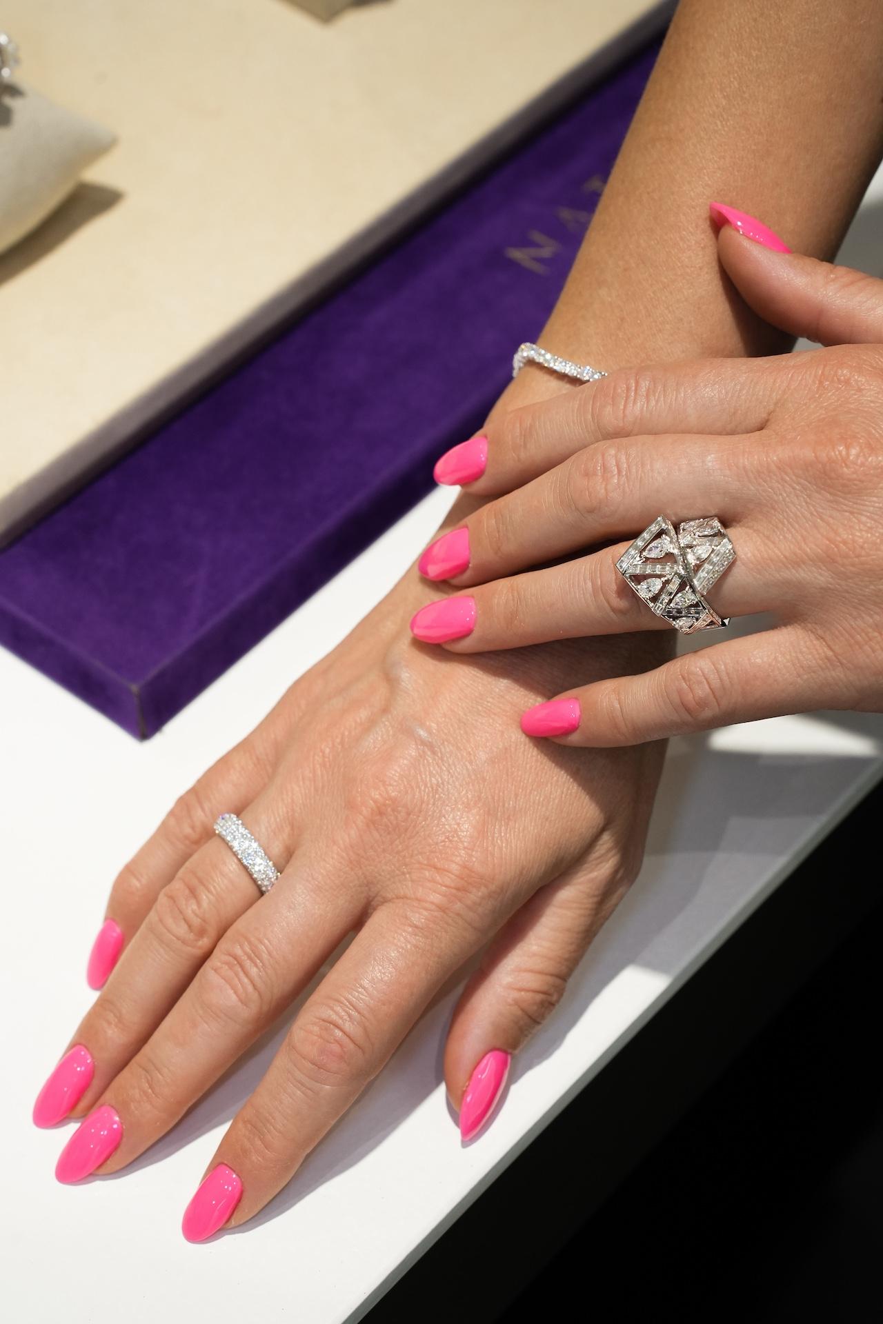 Anello esclusivo Every Day Band Diamond in oro bianco 18 carati In condizioni Nuovo in vendita a Genève, GE