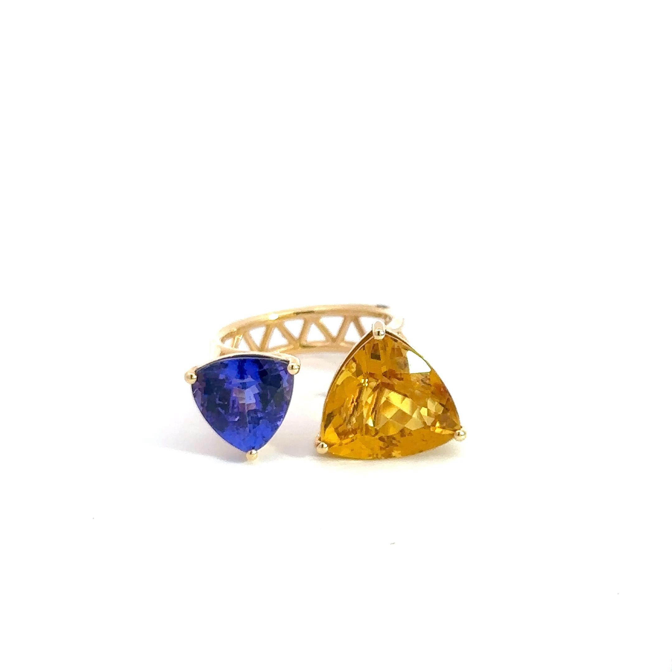 Trapezoid Cut Every Day Beryl Amethyst 18K Yellow Gold Exclusive Ring For Sale