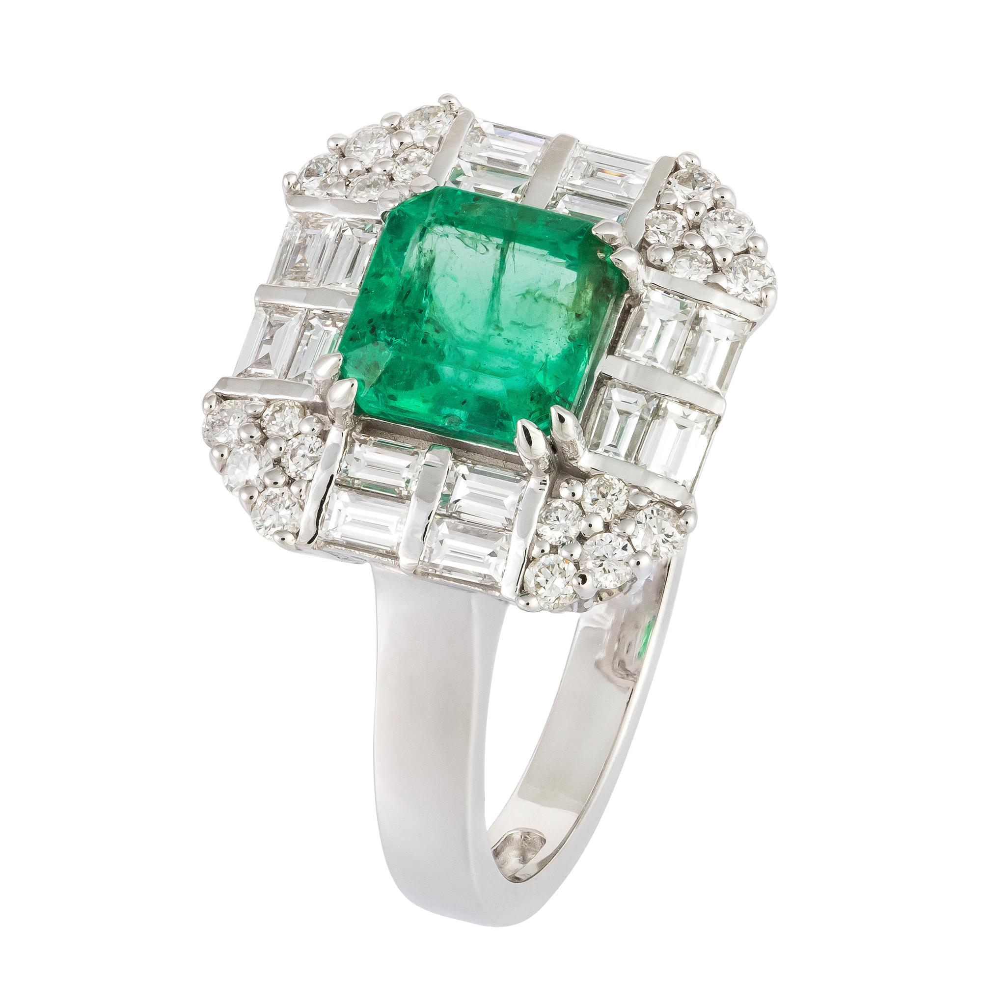 For Sale:  Every Day Emerald White 18K Gold White Diamond Ring for Her 2