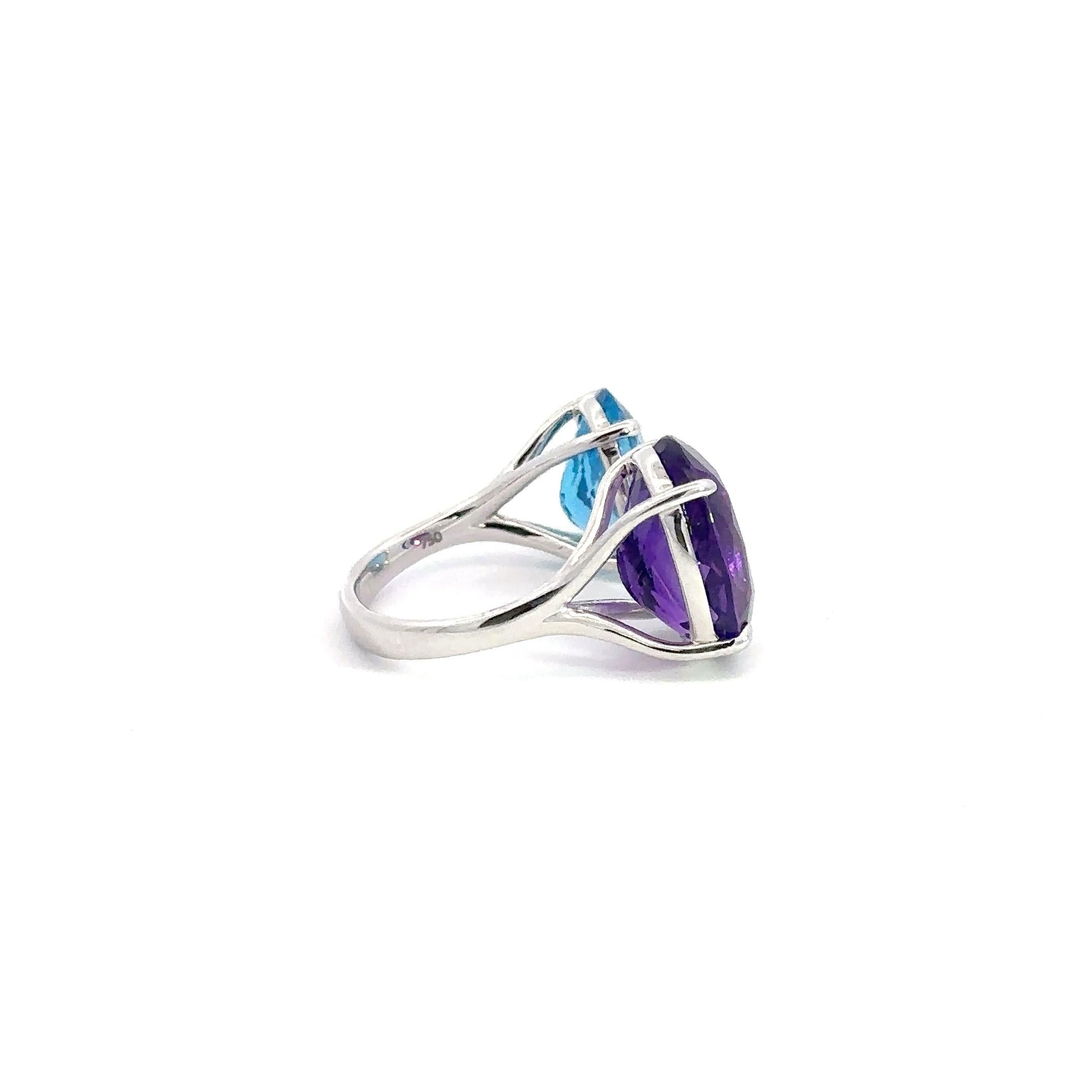 Ring

18K Weißgold 

Gewicht 3,89 Gramm

Blauer Topas-1/4,79 Karat

Amethyst-1/6,91 Karat
Größe-52

Entdecken Sie die Faszination unseres atemberaubenden Rings mit 2 ovalen Steinen, der den Raum zwischen Ihren Fingern elegant umarmt. Dieser