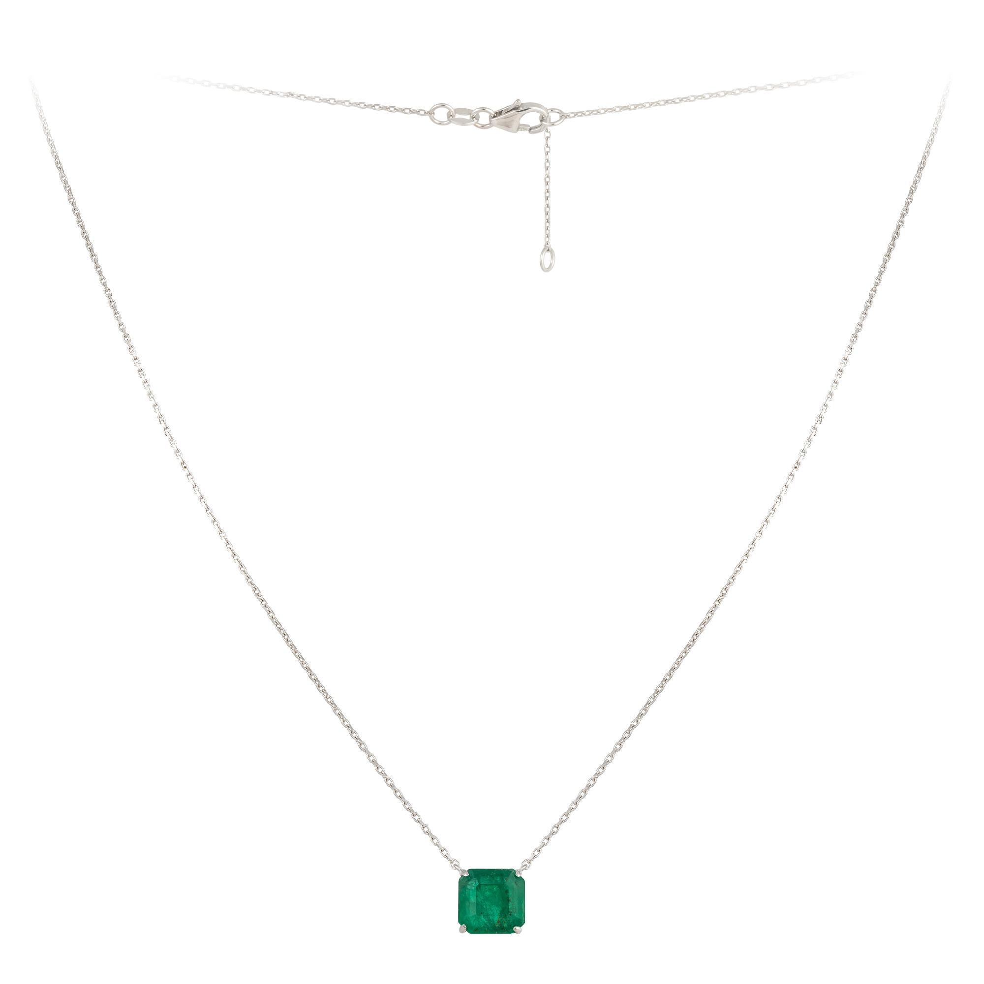 Modern Every Day White Gold 18K Necklace Emerald Diamond For Her For Sale